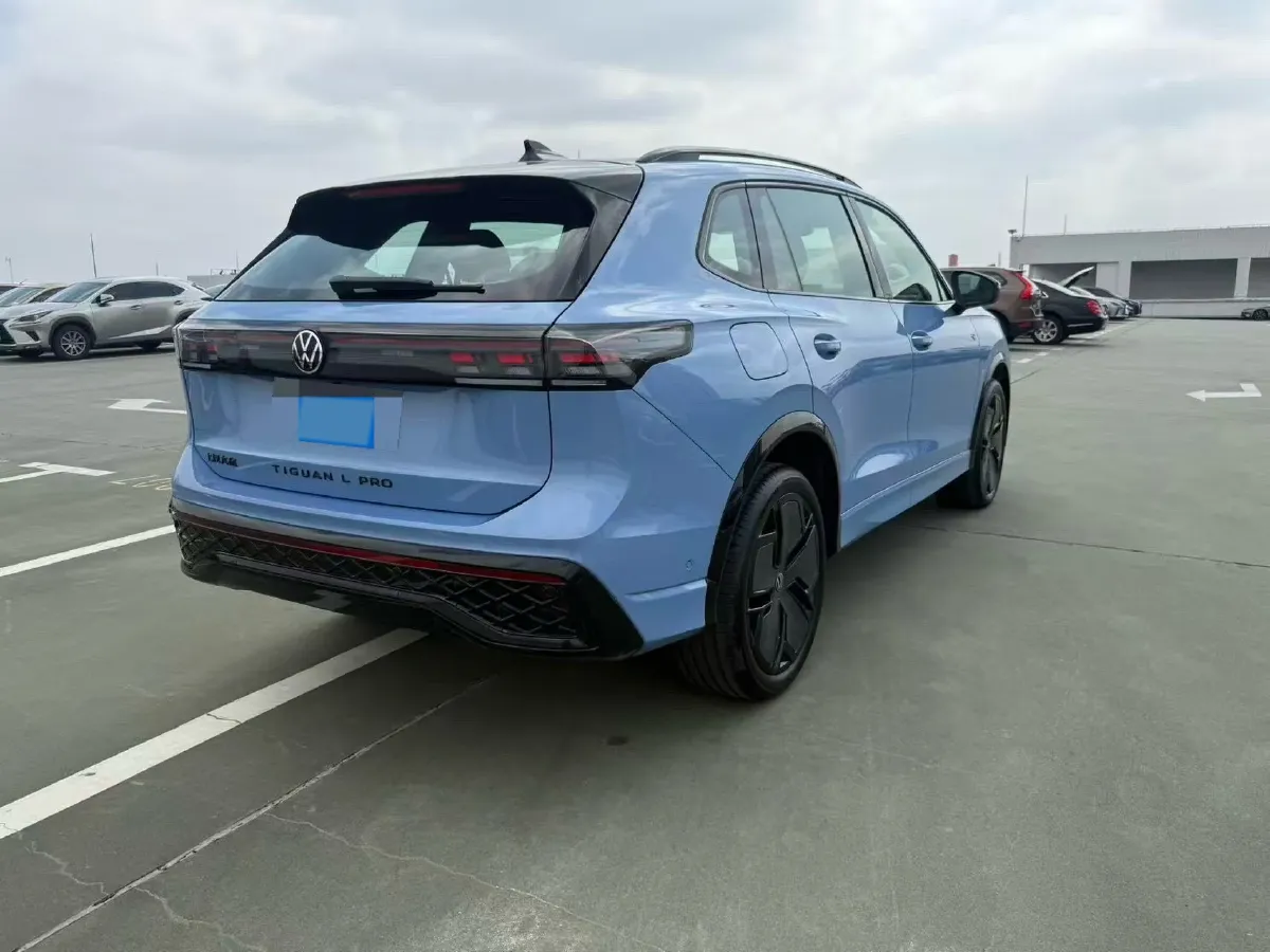 2024 Volkswagen Tiguan L 2.0T 186HP L4 7DCT,autocango,china used car exporter,china ev exporter,chinese used car exporter,chinese used ev exporter