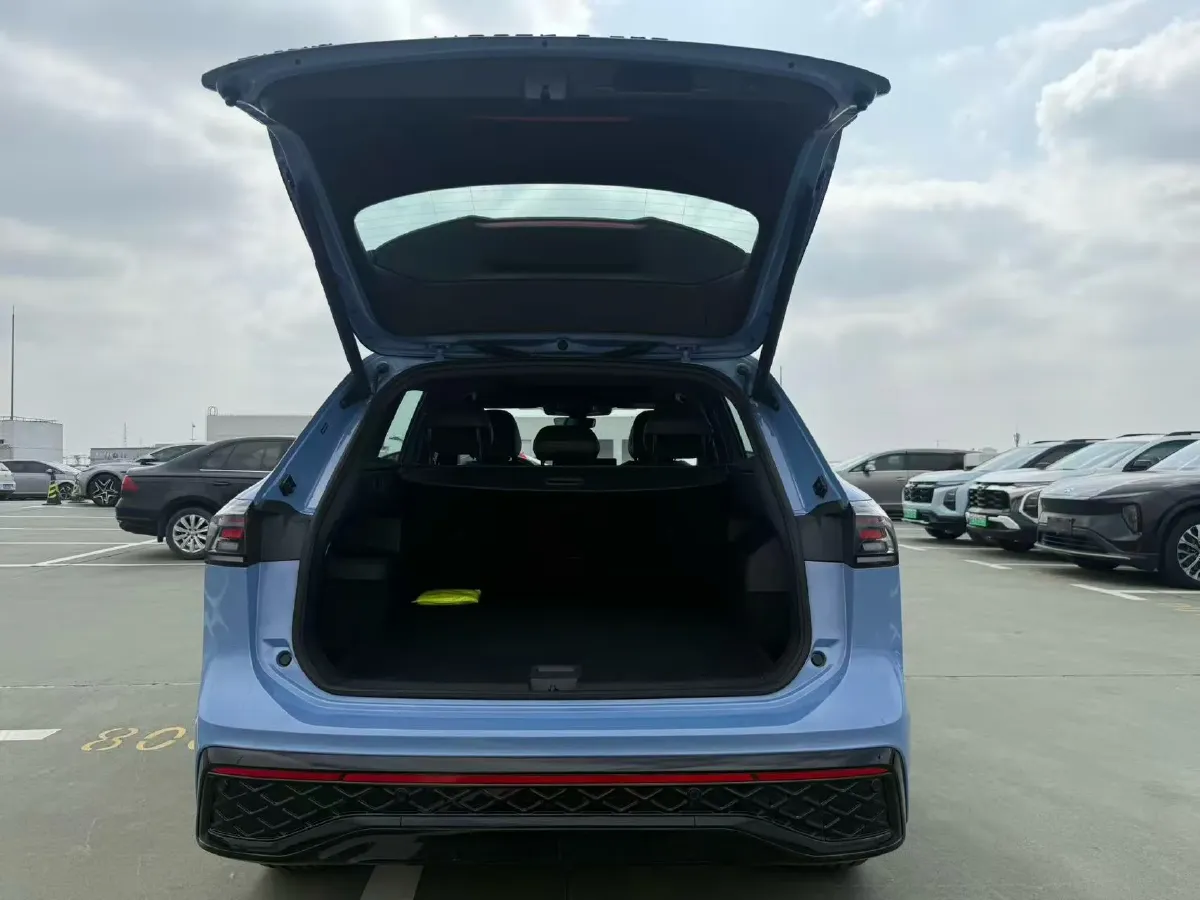 2024 Volkswagen Tiguan L 2.0T 186HP L4 7DCT,autocango,china used car exporter,china ev exporter,chinese used car exporter,chinese used ev exporter