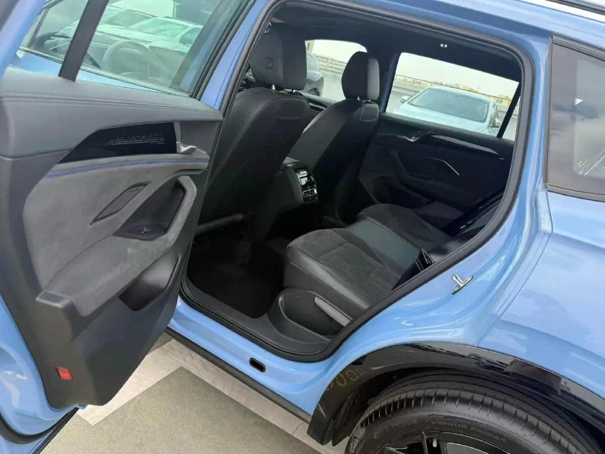 2024 Volkswagen Tiguan L 2.0T 186HP L4 7DCT,autocango,china used car exporter,china ev exporter,chinese used car exporter,chinese used ev exporter