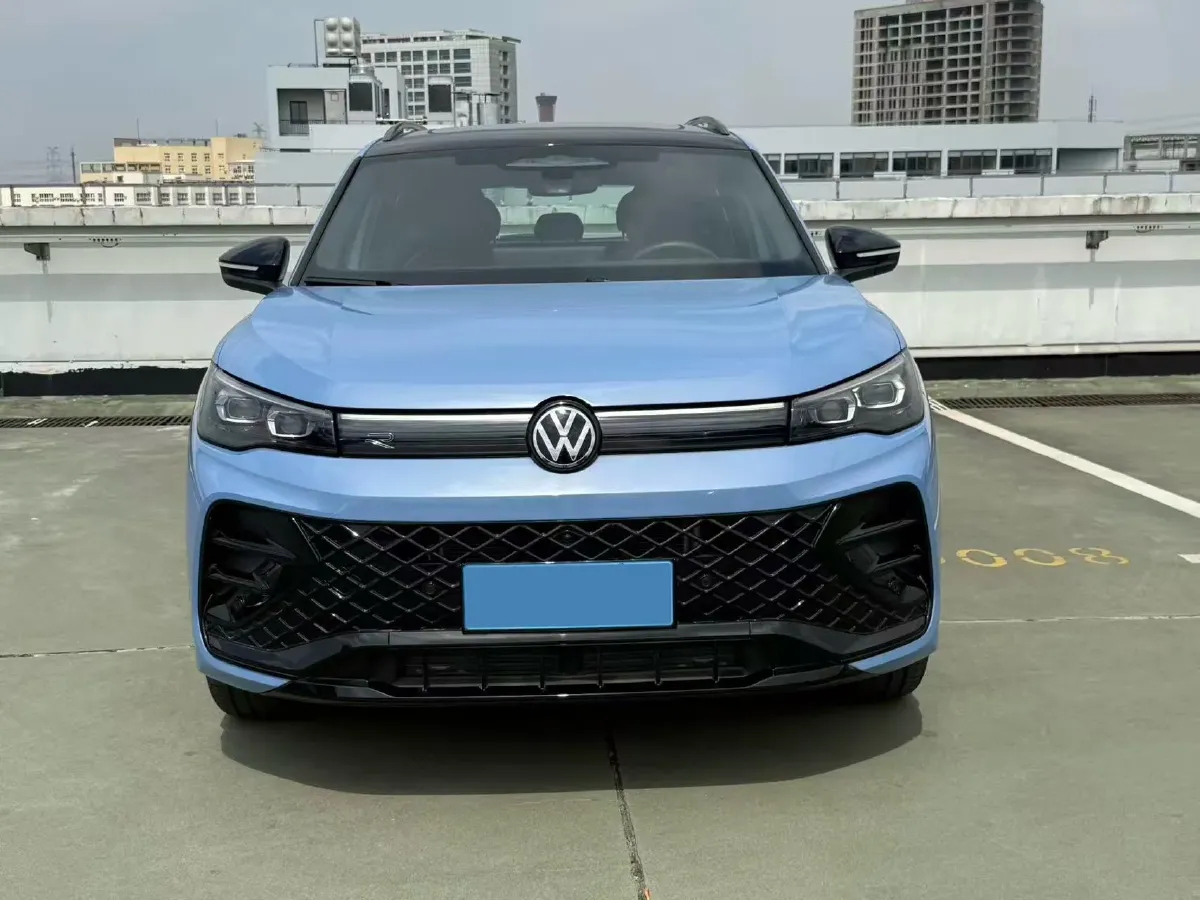2024 Volkswagen Tiguan L 2.0T 186HP L4 7DCT,autocango,china used car exporter,china ev exporter,chinese used car exporter,chinese used ev exporter