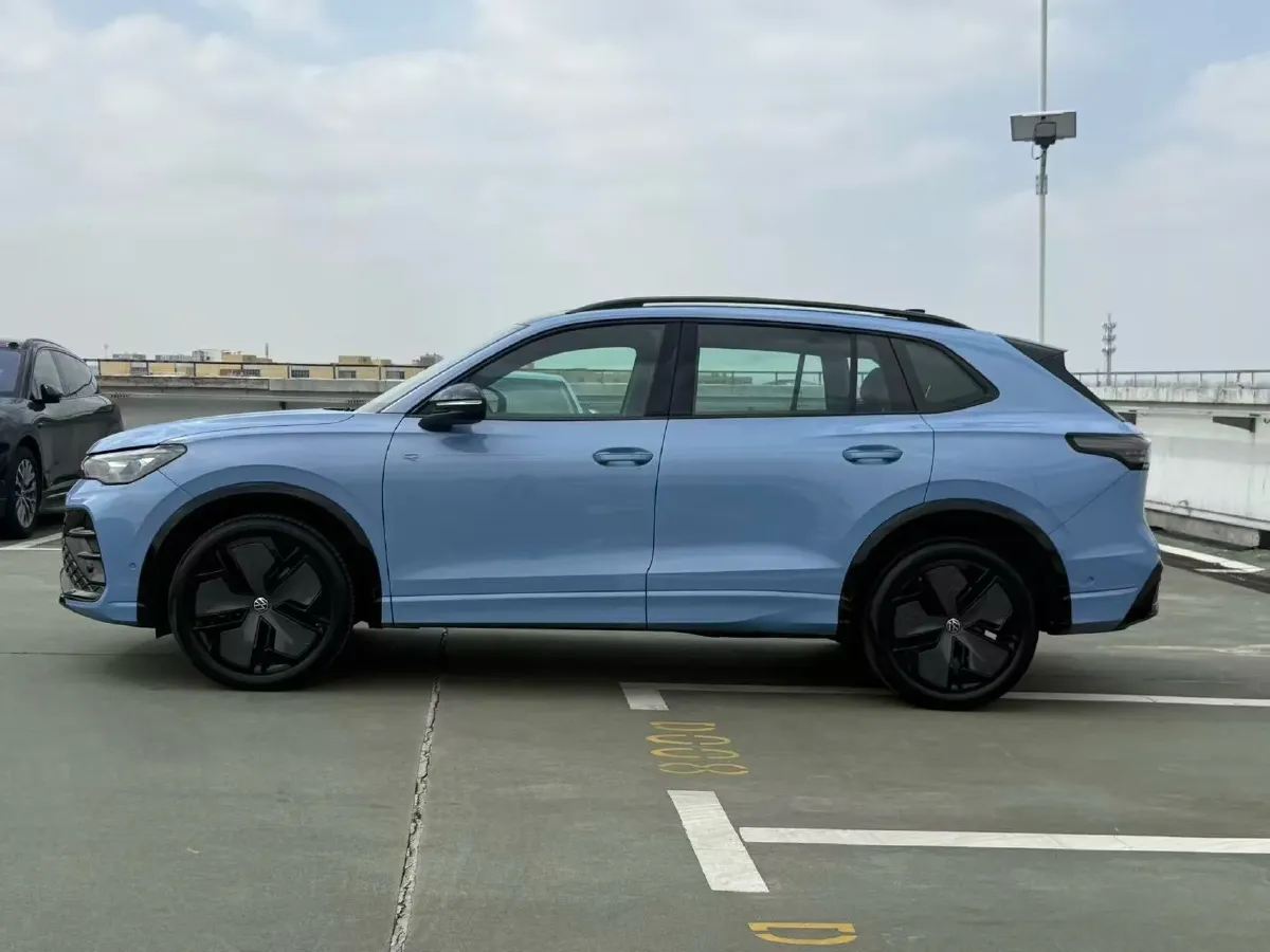2024 Volkswagen Tiguan L 2.0T 186HP L4 7DCT,autocango,china used car exporter,china ev exporter,chinese used car exporter,chinese used ev exporter