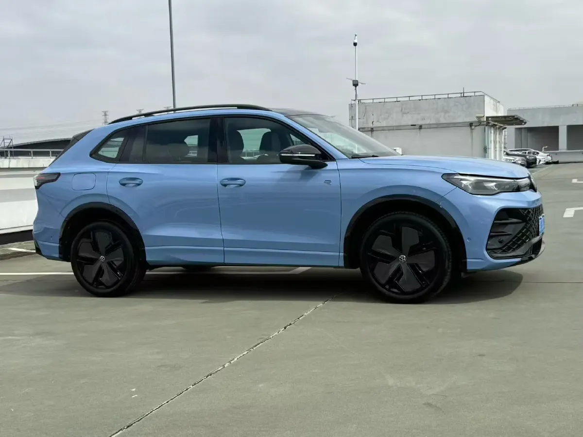 2024 Volkswagen Tiguan L 2.0T 186HP L4 7DCT,autocango,china used car exporter,china ev exporter,chinese used car exporter,chinese used ev exporter