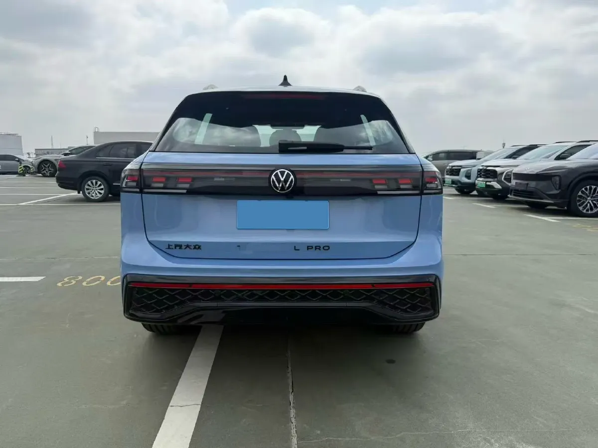 2024 Volkswagen Tiguan L 2.0T 186HP L4 7DCT,autocango,china used car exporter,china ev exporter,chinese used car exporter,chinese used ev exporter