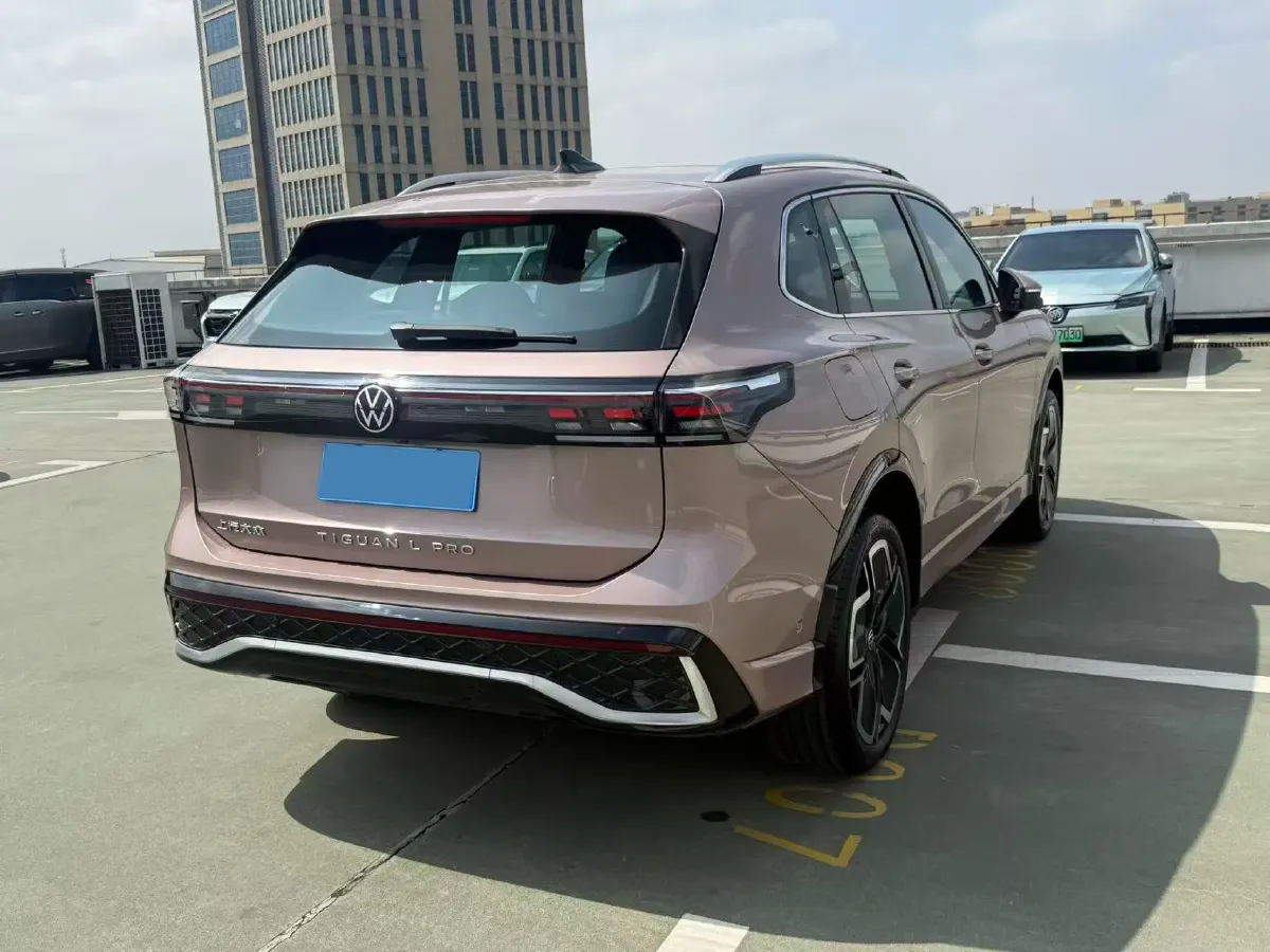 2024 Volkswagen Tiguan L 2.0T 186HP L4 7DCT,autocango,china used car exporter,china ev exporter,chinese used car exporter,chinese used ev exporter