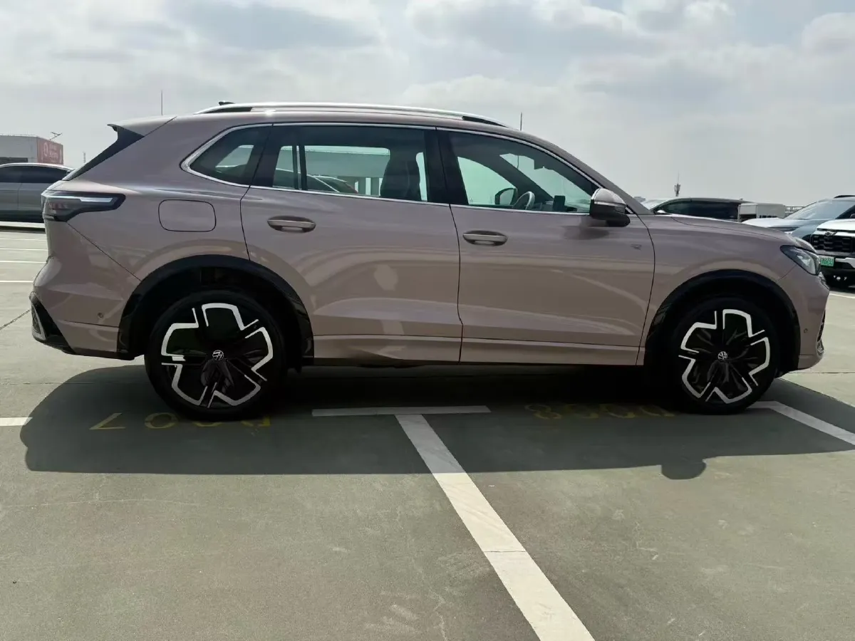 2024 Volkswagen Tiguan L 2.0T 186HP L4 7DCT,autocango,china used car exporter,china ev exporter,chinese used car exporter,chinese used ev exporter