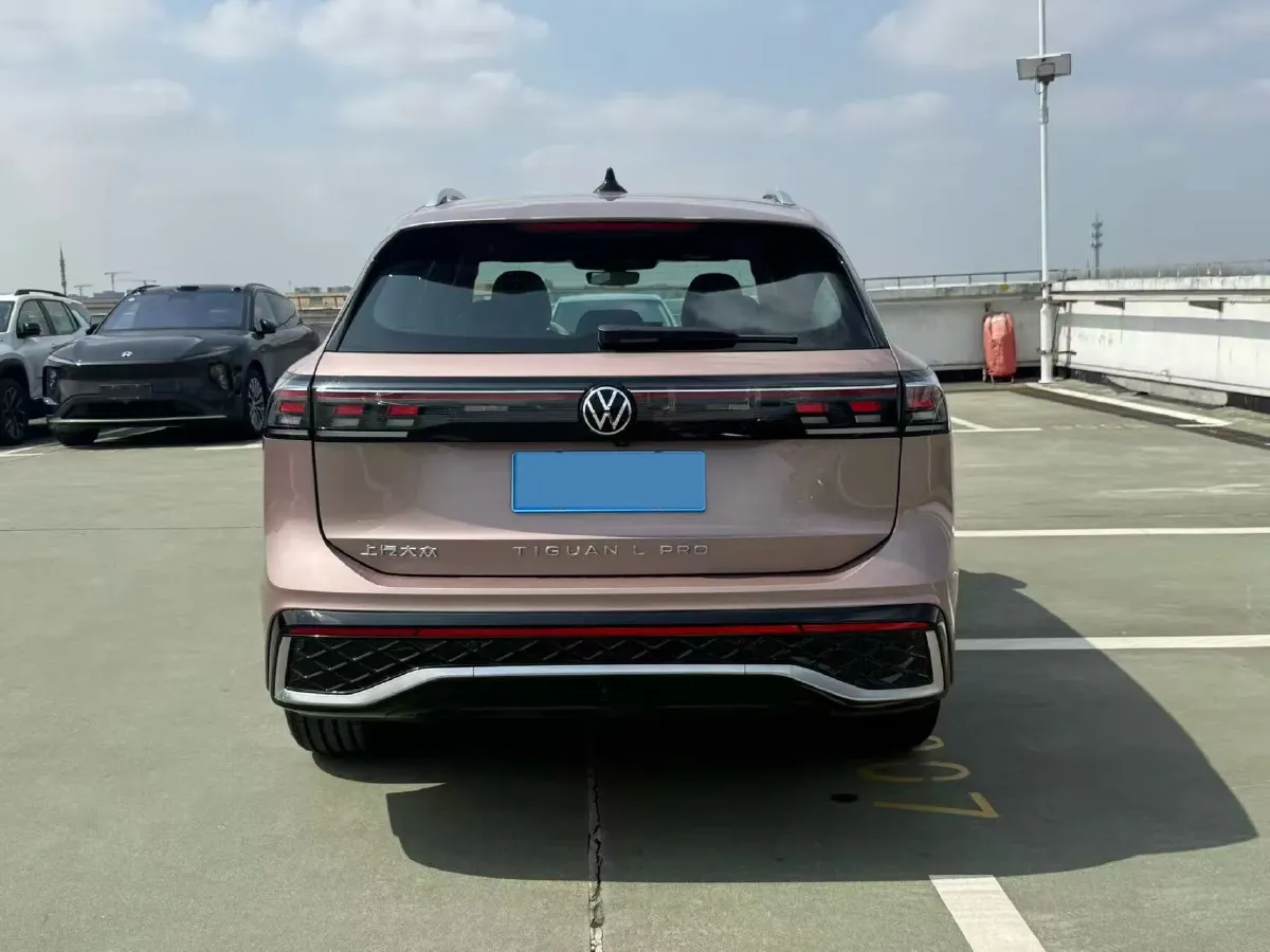 2024 Volkswagen Tiguan L 2.0T 186HP L4 7DCT,autocango,china used car exporter,china ev exporter,chinese used car exporter,chinese used ev exporter
