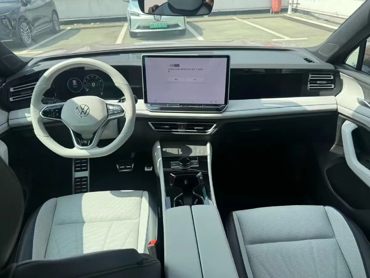 2024 Volkswagen Tiguan L 2.0T 186HP L4 7DCT,autocango,china used car exporter,china ev exporter,chinese used car exporter,chinese used ev exporter