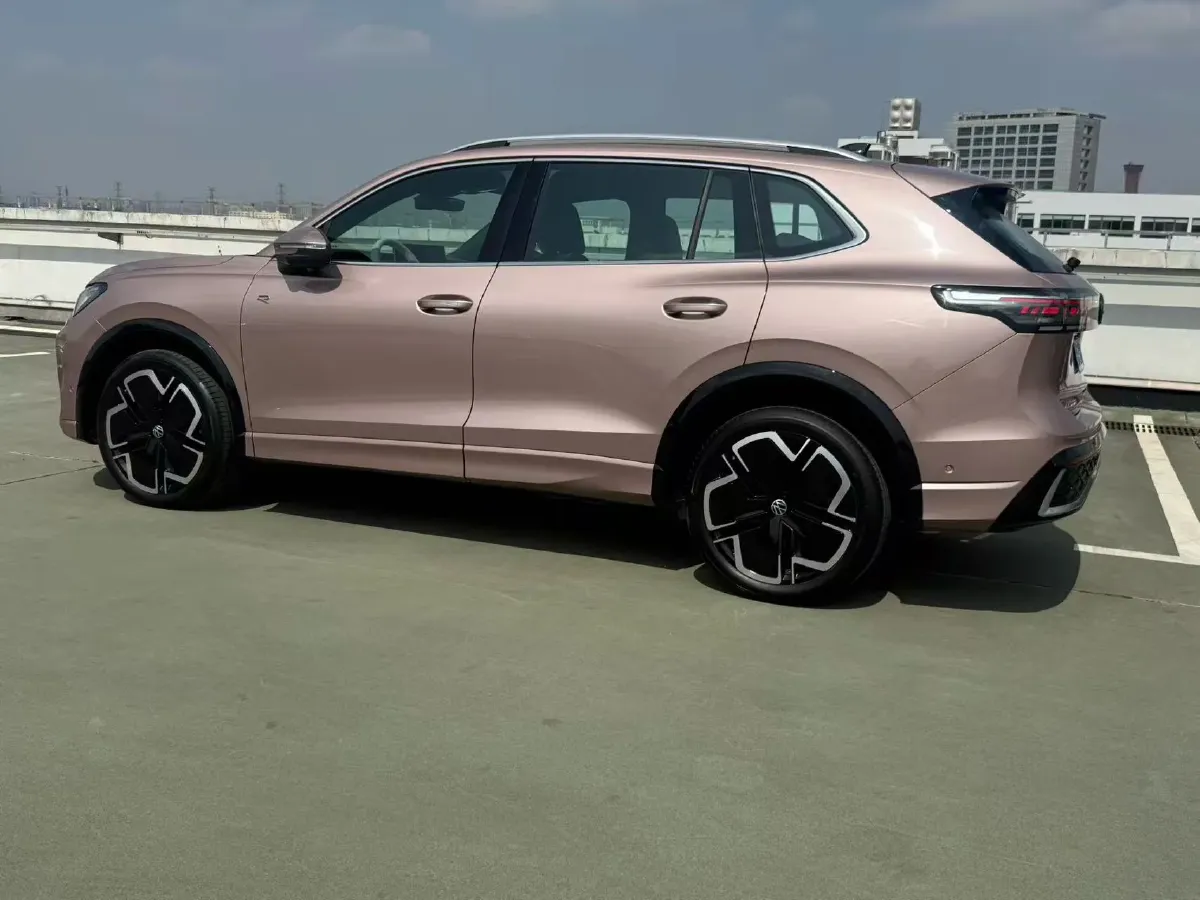 2024 Volkswagen Tiguan L 2.0T 186HP L4 7DCT,autocango,china used car exporter,china ev exporter,chinese used car exporter,chinese used ev exporter