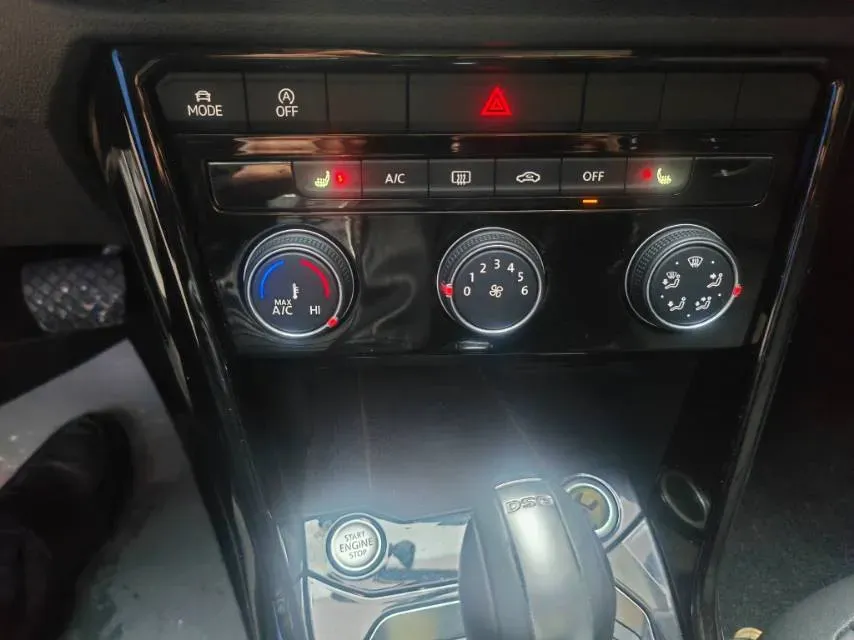 2022 Volkswagen T-Roc 1.4T 150HP L4 7DCT,autocango,china used car exporter,china ev exporter,chinese used car exporter,chinese used ev exporter