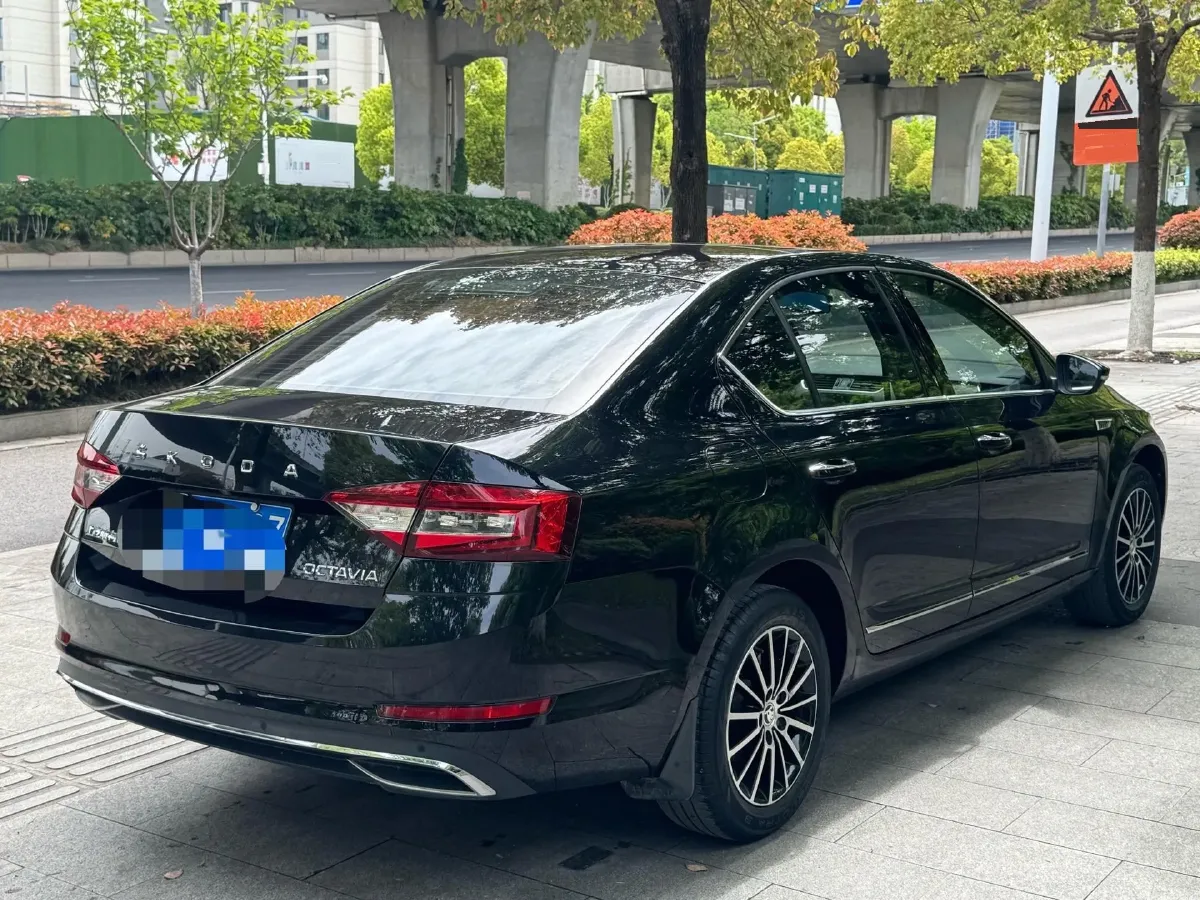2019 Skoda Octavia 1.5L 116HP L4 6AT,autocango,china used car exporter,china ev exporter,chinese used car exporter,chinese used ev exporter