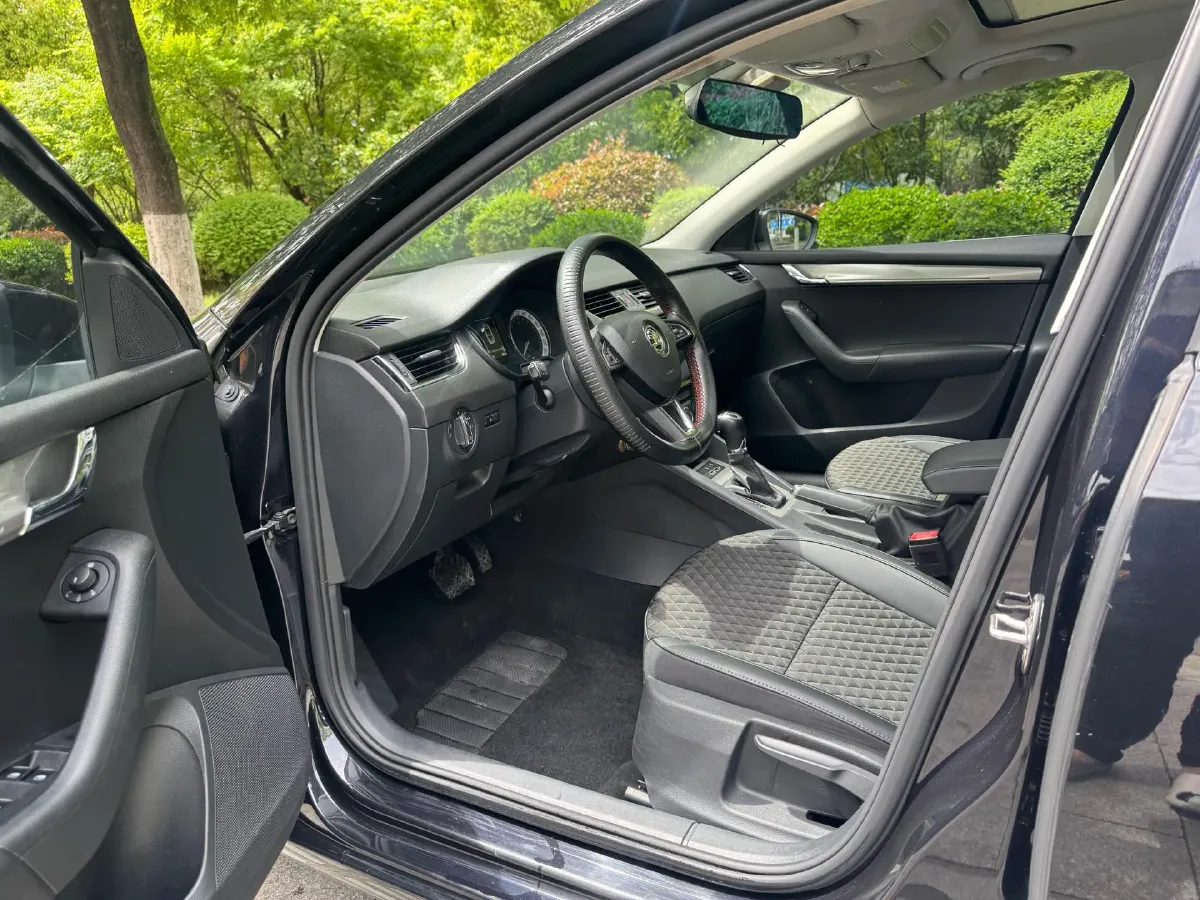 2019 Skoda Octavia 1.5L 116HP L4 6AT,autocango,china used car exporter,china ev exporter,chinese used car exporter,chinese used ev exporter
