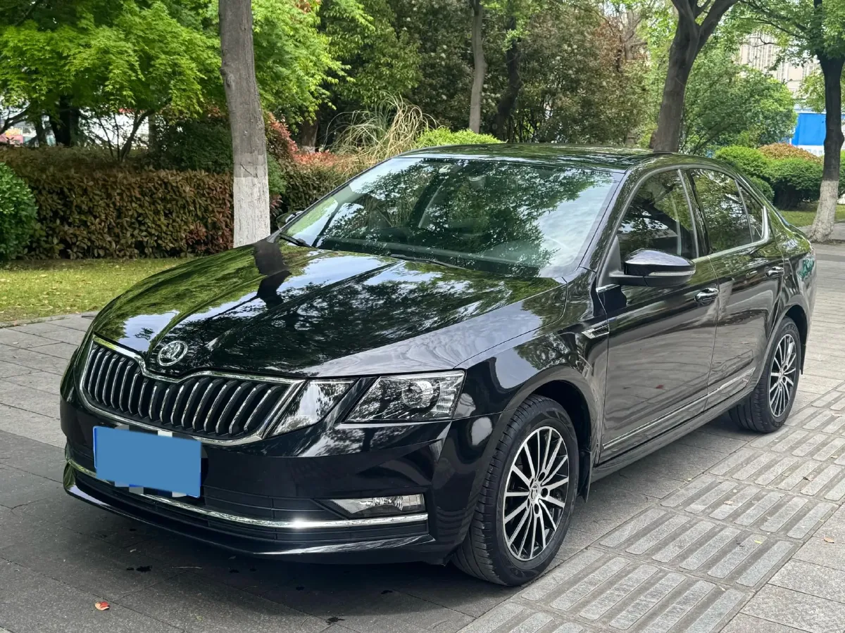 2019 Skoda Octavia 1.5L 116HP L4 6AT,autocango,china used car exporter,china ev exporter,chinese used car exporter,chinese used ev exporter