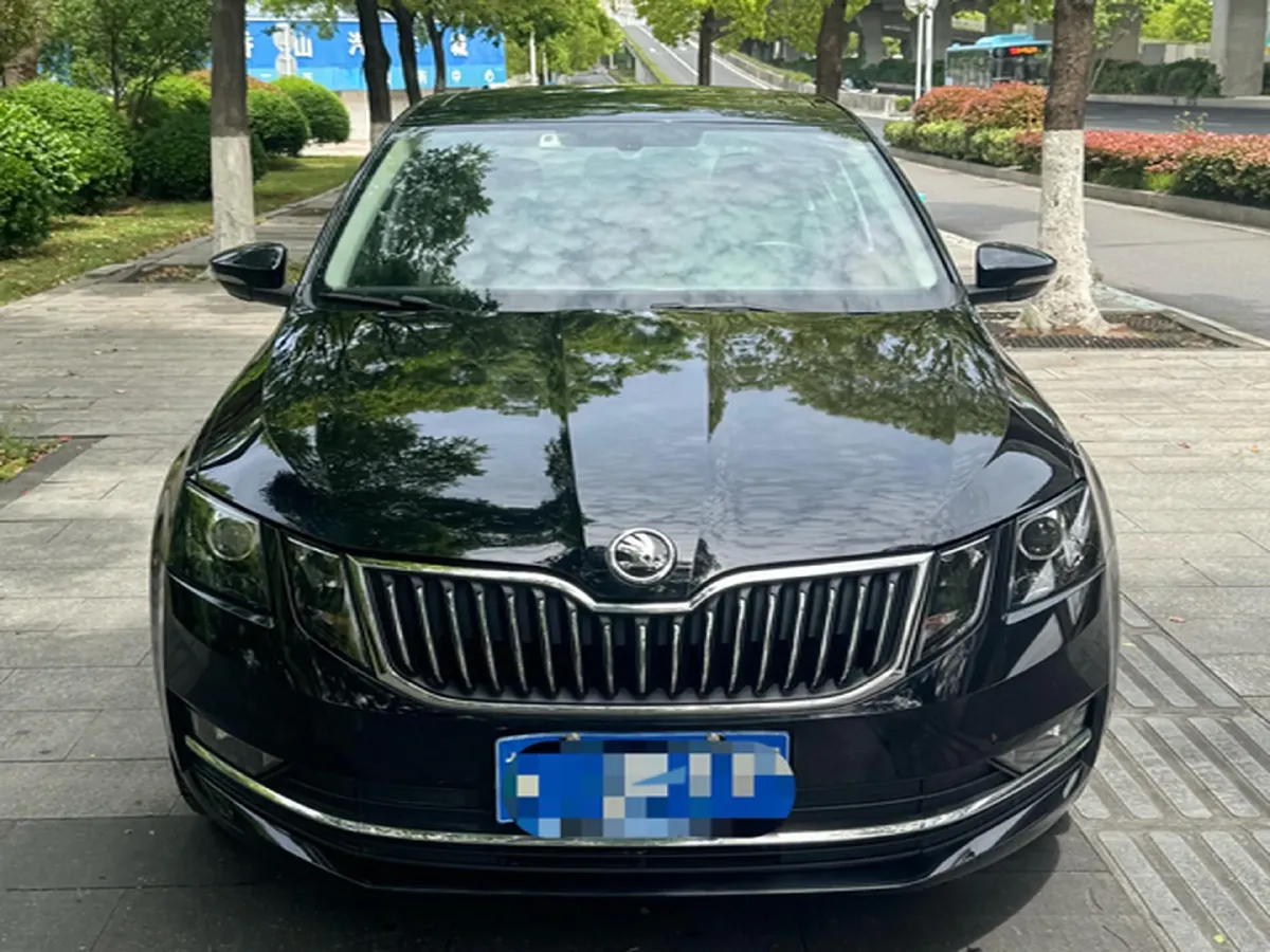 2019 Skoda Octavia 1.5L 116HP L4 6AT,autocango,china used car exporter,china ev exporter,chinese used car exporter,chinese used ev exporter
