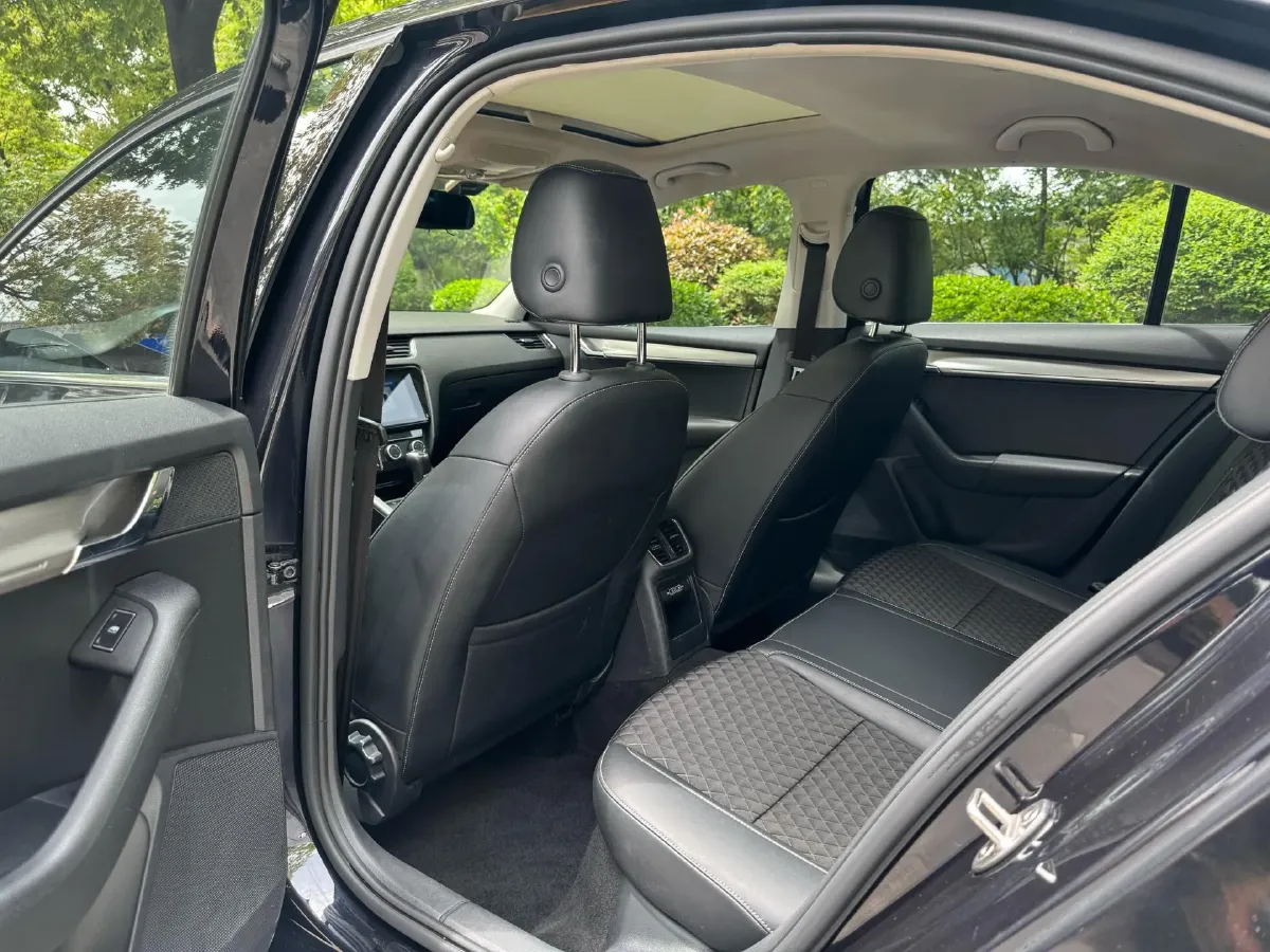 2019 Skoda Octavia 1.5L 116HP L4 6AT,autocango,china used car exporter,china ev exporter,chinese used car exporter,chinese used ev exporter