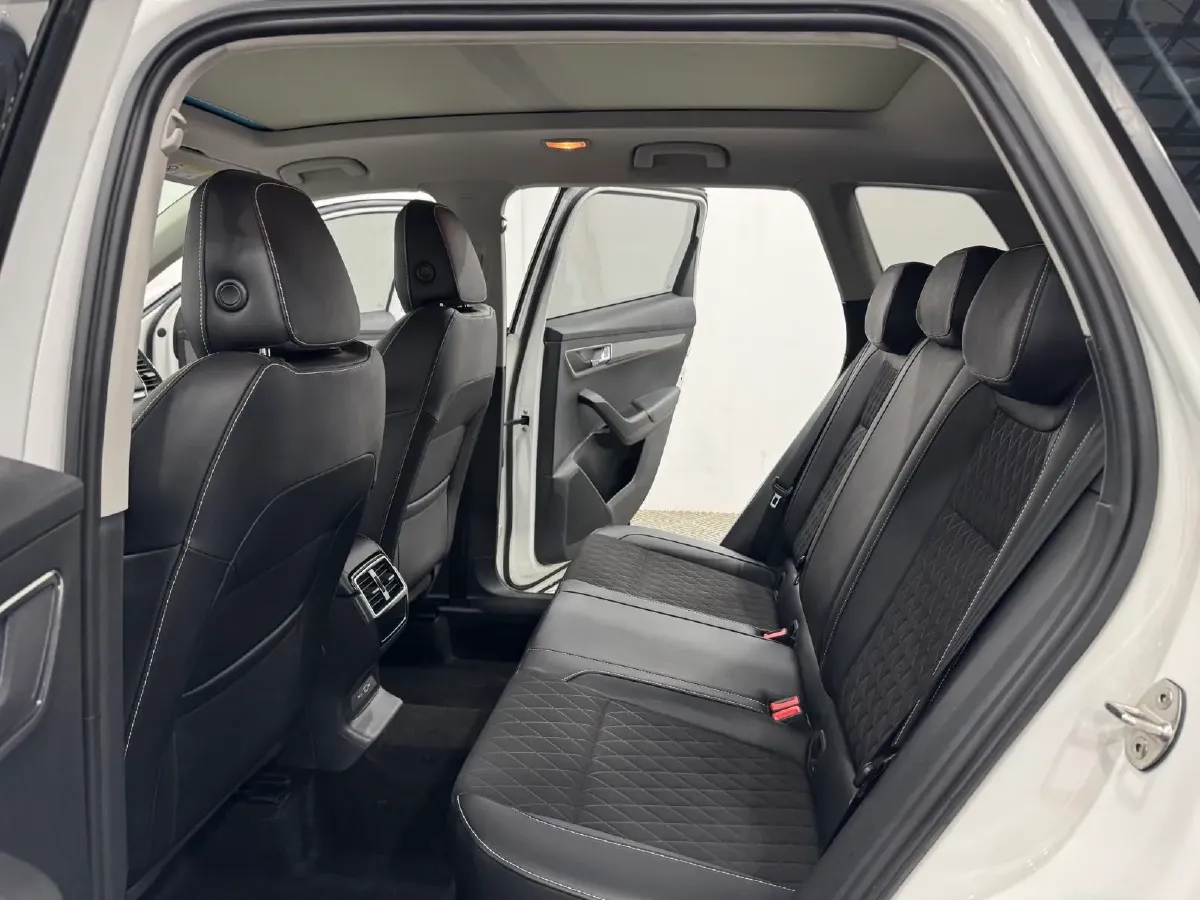 2021 Skoda Karoq 1.4T 150HP L4 7DCT,autocango,china used car exporter,china ev exporter,chinese used car exporter,chinese used ev exporter