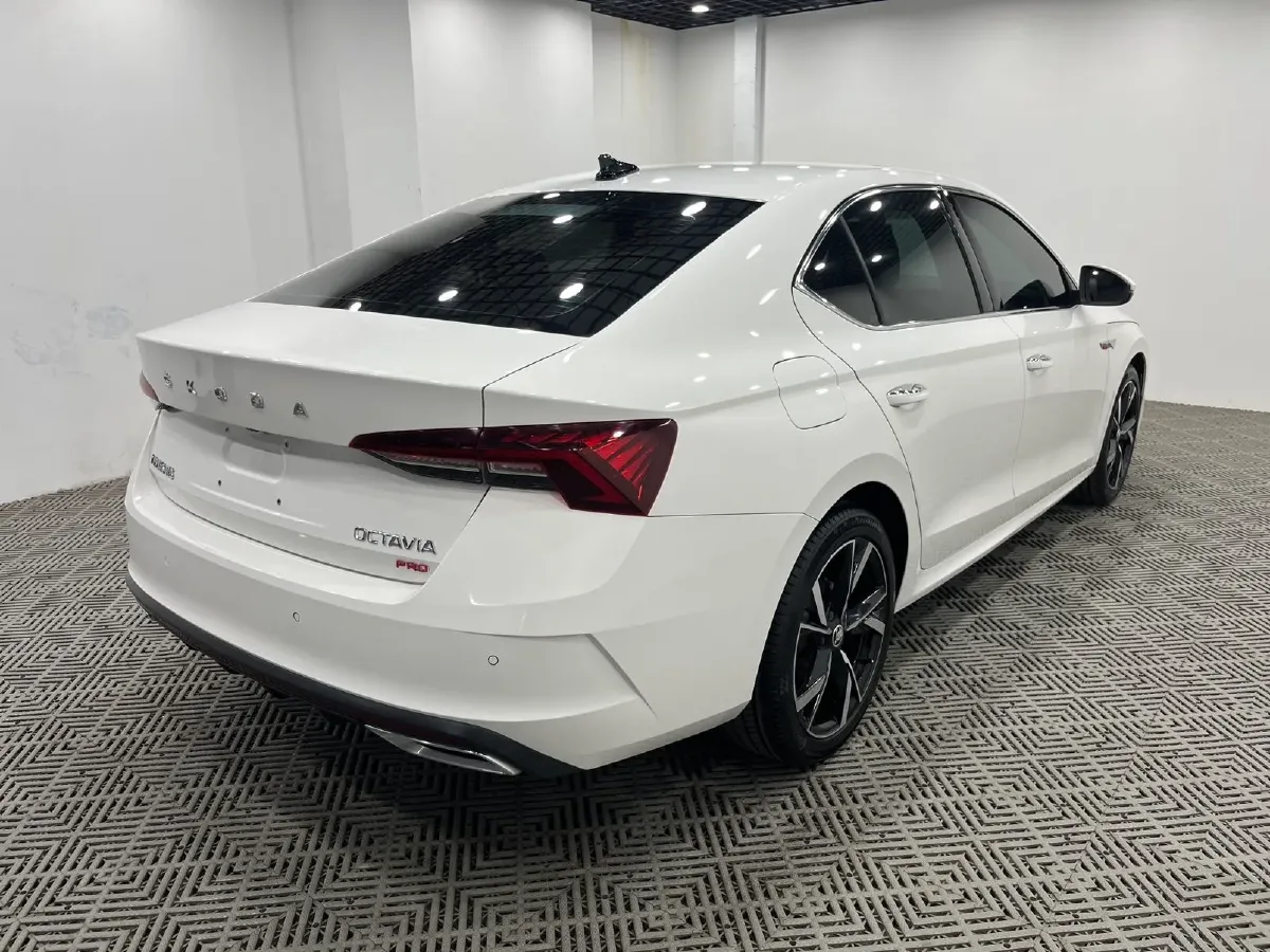 2022 Skoda Octavia 1.4T 150HP L4 7DCT,autocango,china used car exporter,china ev exporter,chinese used car exporter,chinese used ev exporter