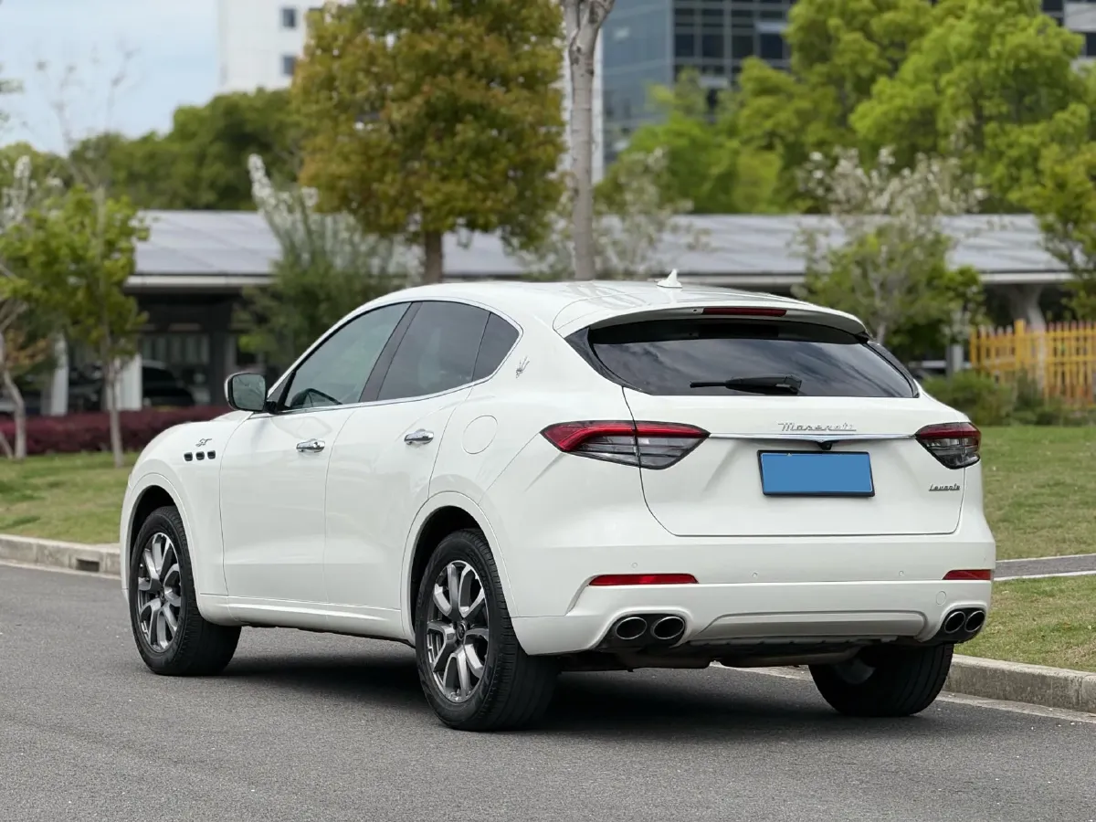 2022 Maserati Levante 2.0T 330HP L4 8AT,autocango,china used car exporter,china ev exporter,chinese used car exporter,chinese used ev exporter