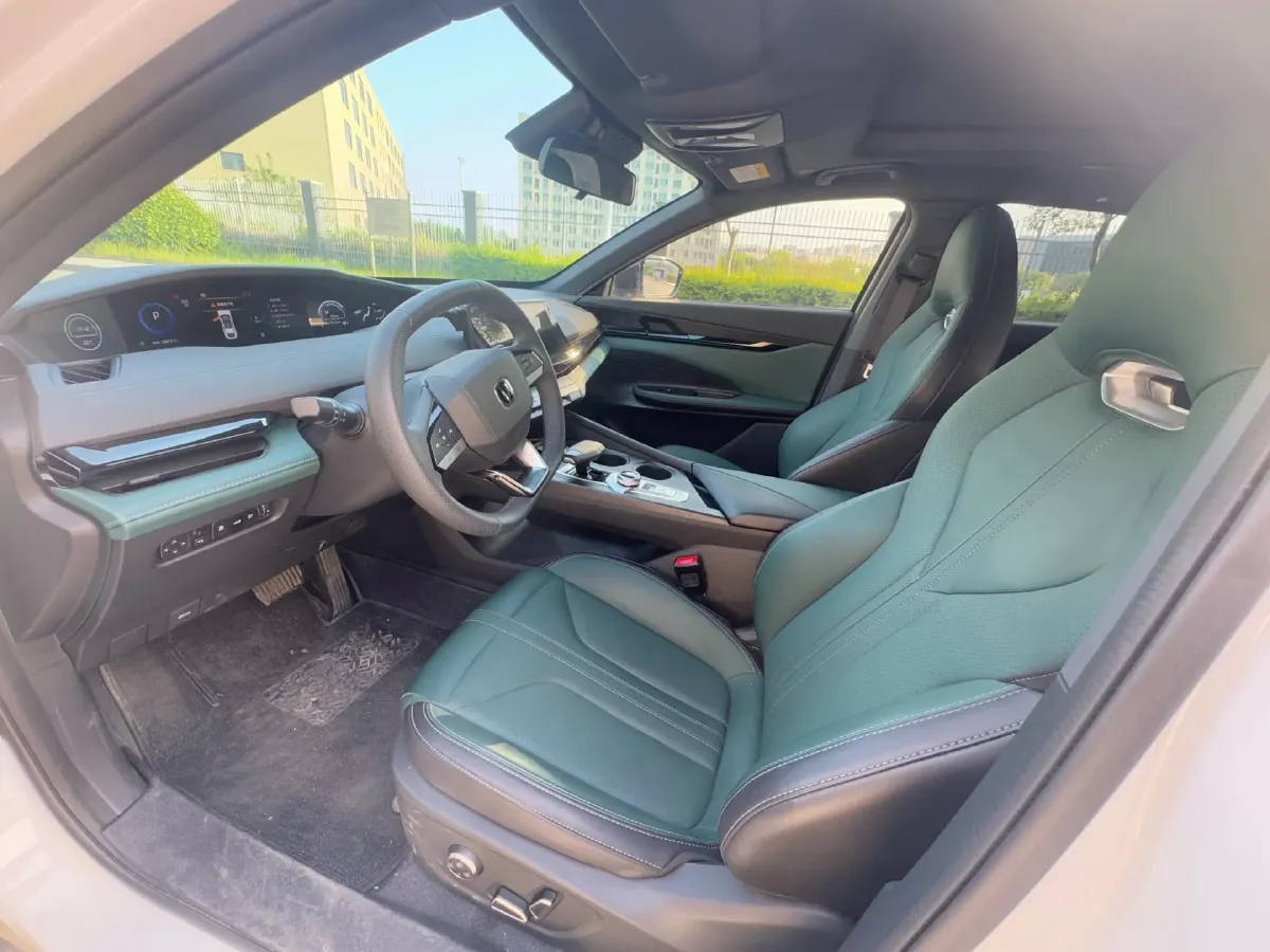 2024 ChangAn UNI-V iDD 1.5L 110HP L4 E-CVT PHEV 18.99KWH,autocango,china used car exporter,china ev exporter,chinese used car exporter,chinese used ev exporter