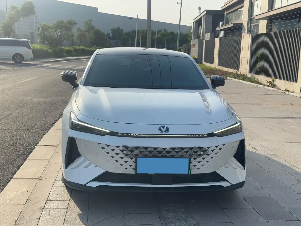 2024 ChangAn UNI-V iDD 1.5L 110HP L4 E-CVT PHEV 18.99KWH,autocango,china used car exporter,china ev exporter,chinese used car exporter,chinese used ev exporter