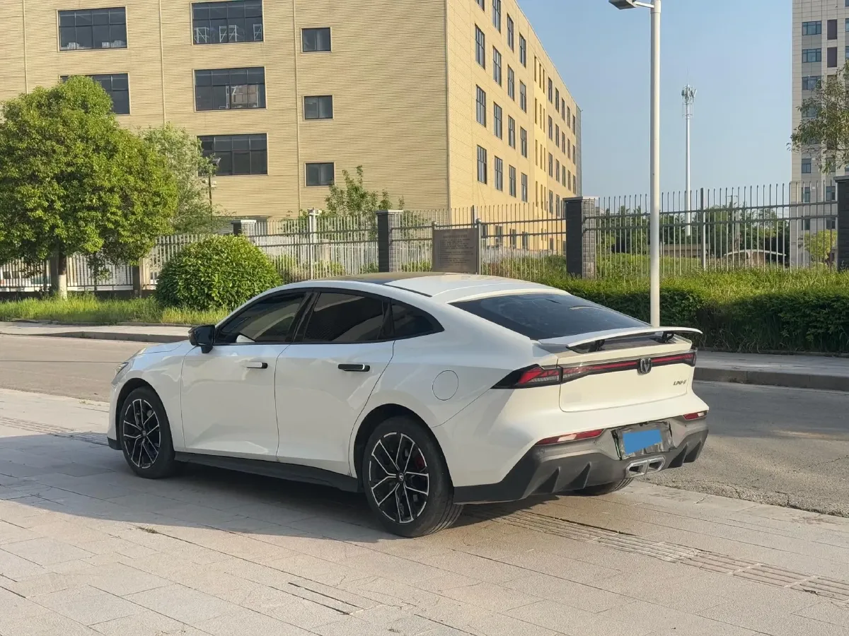 2024 ChangAn UNI-V iDD 1.5L 110HP L4 E-CVT PHEV 18.99KWH,autocango,china used car exporter,china ev exporter,chinese used car exporter,chinese used ev exporter