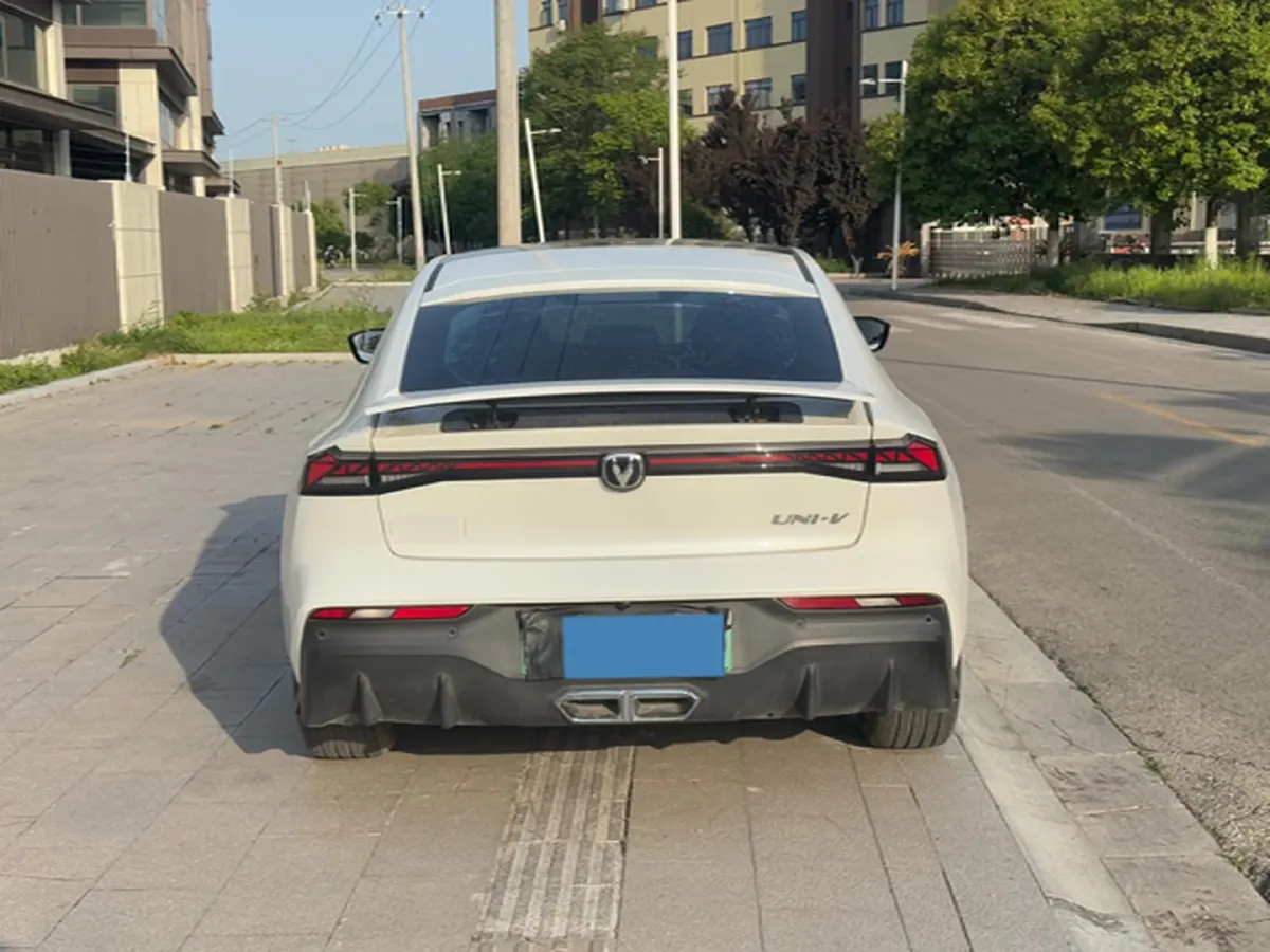 2024 ChangAn UNI-V iDD 1.5L 110HP L4 E-CVT PHEV 18.99KWH,autocango,china used car exporter,china ev exporter,chinese used car exporter,chinese used ev exporter
