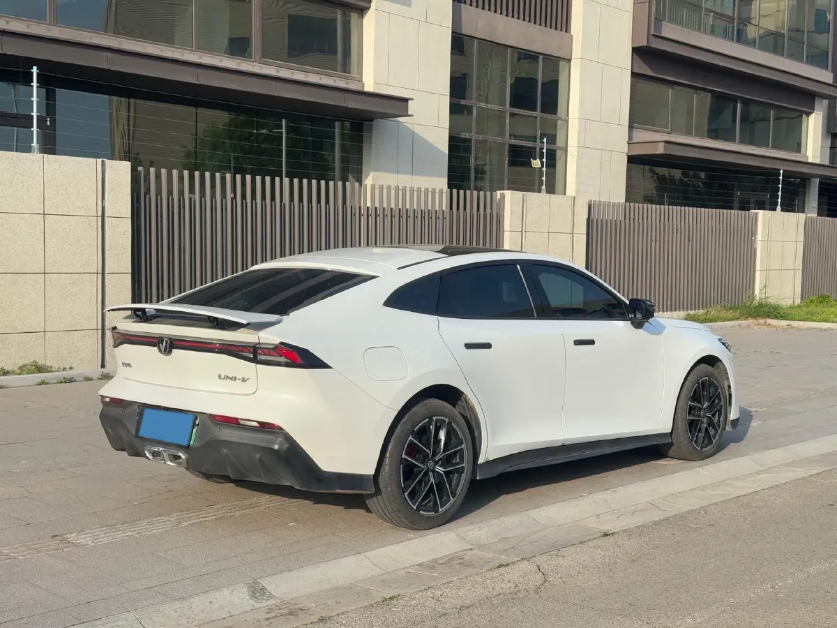 2024 ChangAn UNI-V iDD 1.5L 110HP L4 E-CVT PHEV 18.99KWH,autocango,china used car exporter,china ev exporter,chinese used car exporter,chinese used ev exporter