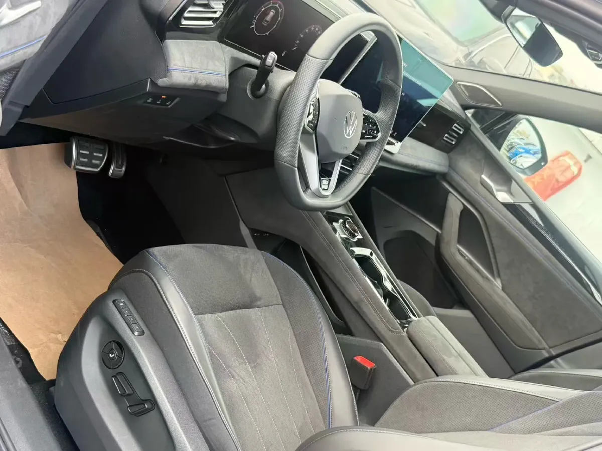 2024 Volkswagen Tiguan L 2.0T 186HP L4 7DCT,autocango,china used car exporter,china ev exporter,chinese used car exporter,chinese used ev exporter