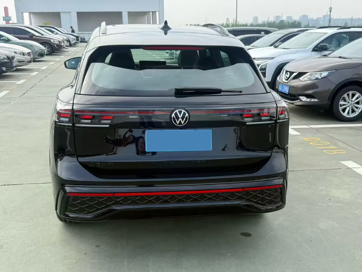 2024 Volkswagen Tiguan L 2.0T 186HP L4 7DCT,autocango,china used car exporter,china ev exporter,chinese used car exporter,chinese used ev exporter
