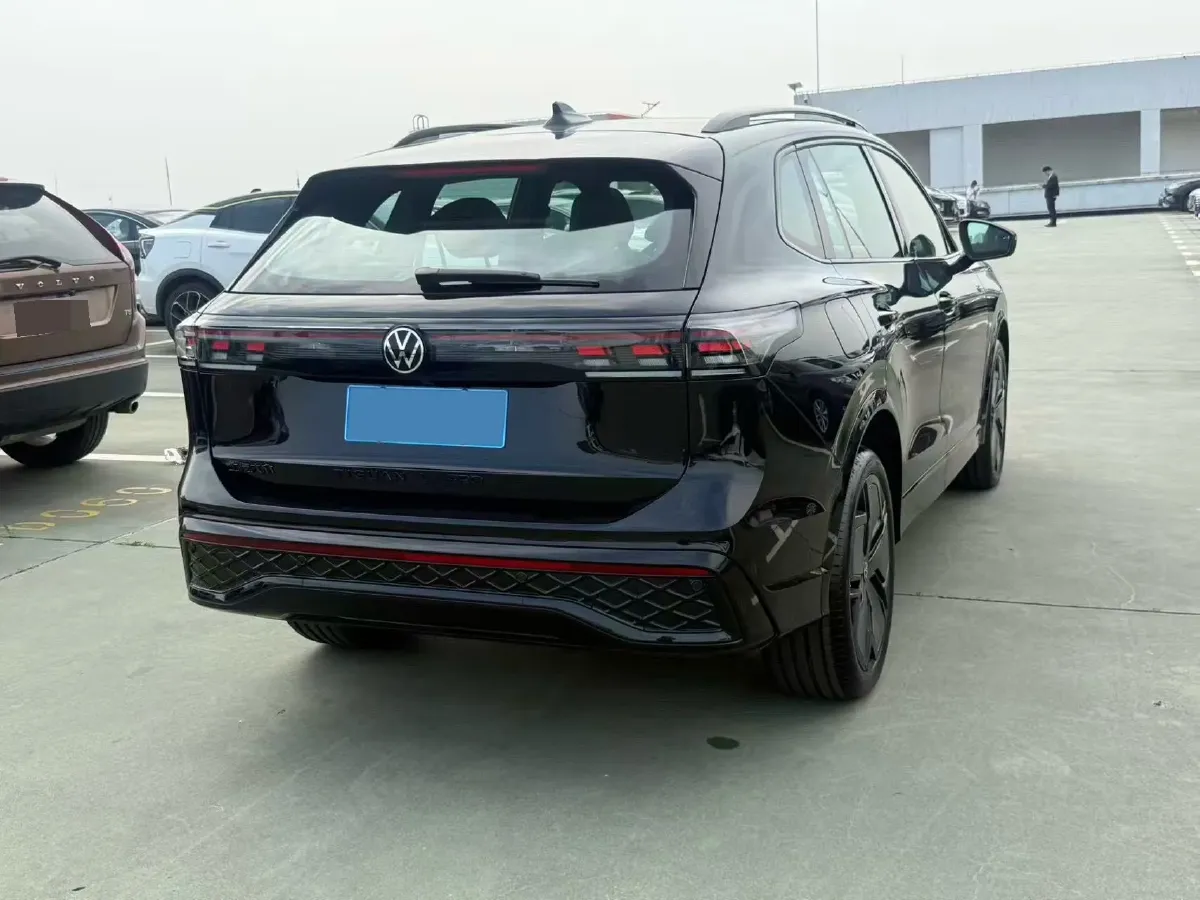2024 Volkswagen Tiguan L 2.0T 186HP L4 7DCT,autocango,china used car exporter,china ev exporter,chinese used car exporter,chinese used ev exporter