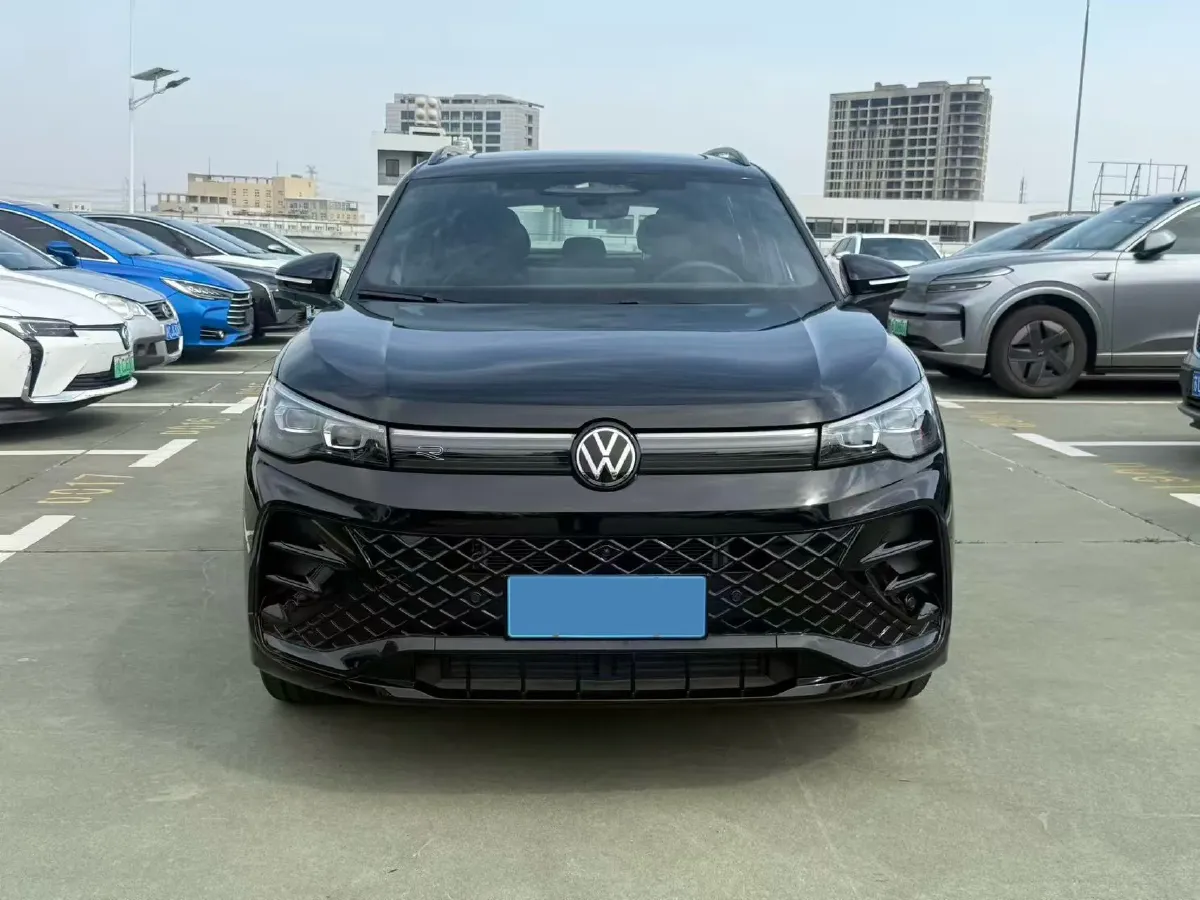 2024 Volkswagen Tiguan L 2.0T 186HP L4 7DCT,autocango,china used car exporter,china ev exporter,chinese used car exporter,chinese used ev exporter