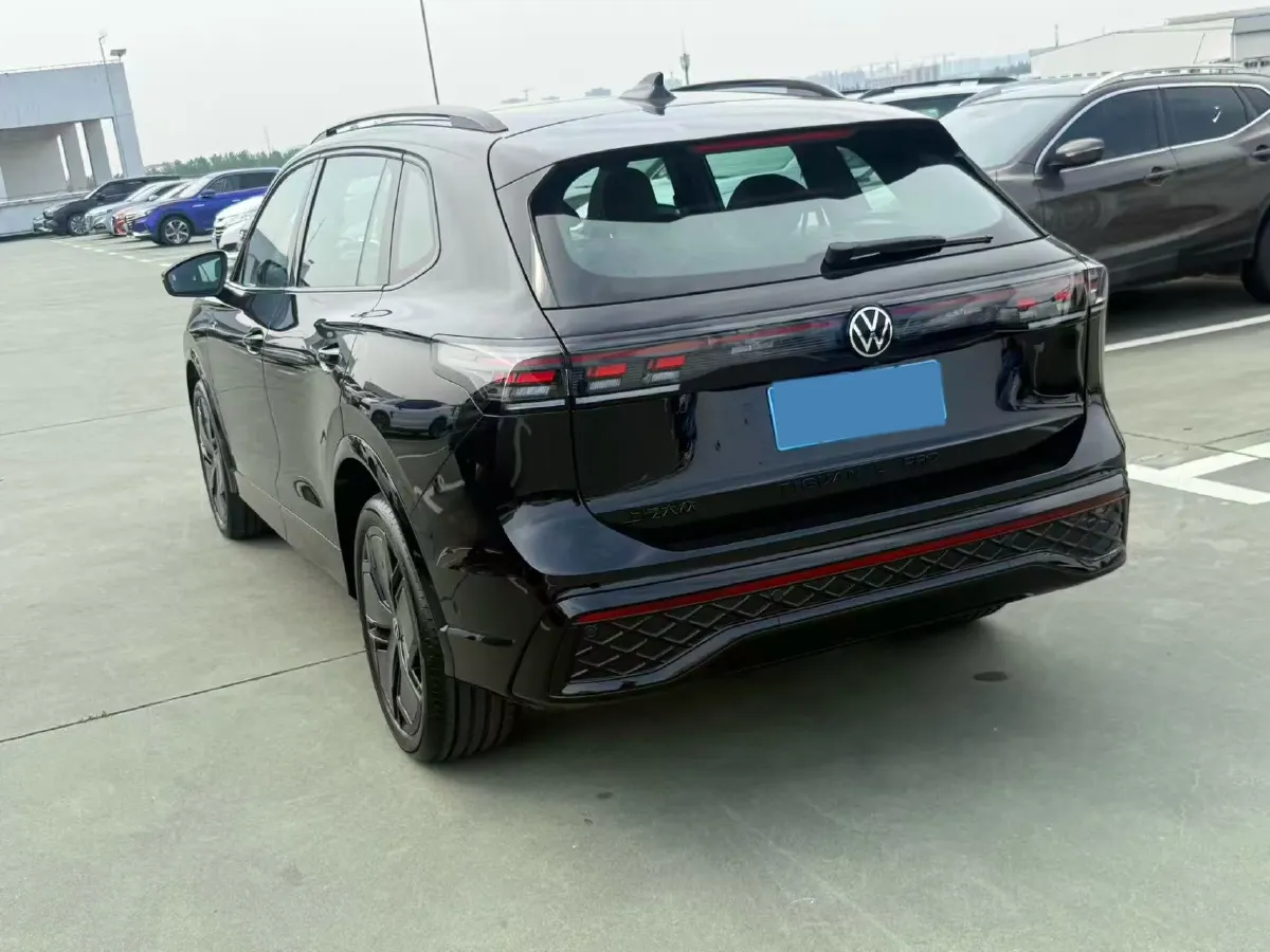 2024 Volkswagen Tiguan L 2.0T 186HP L4 7DCT,autocango,china used car exporter,china ev exporter,chinese used car exporter,chinese used ev exporter