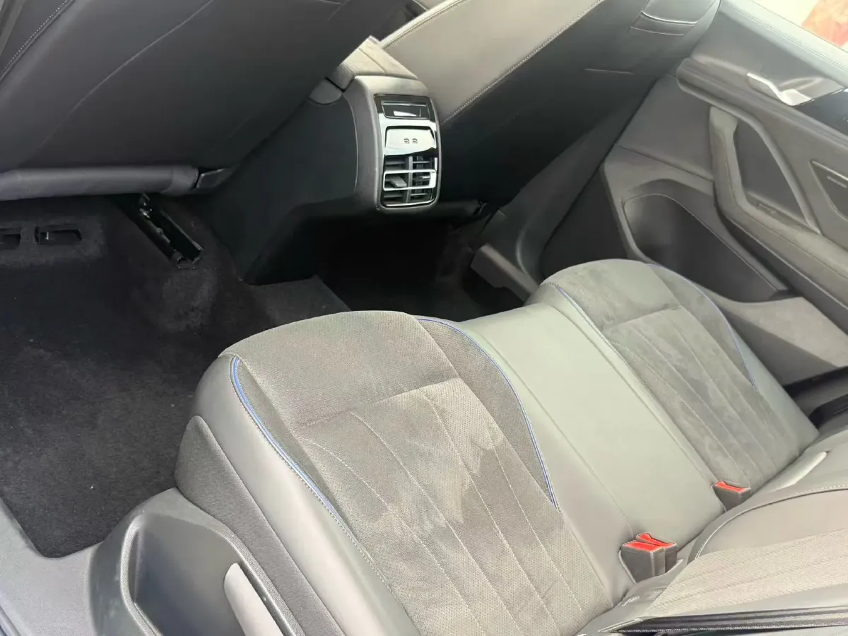 2024 Volkswagen Tiguan L 2.0T 186HP L4 7DCT,autocango,china used car exporter,china ev exporter,chinese used car exporter,chinese used ev exporter