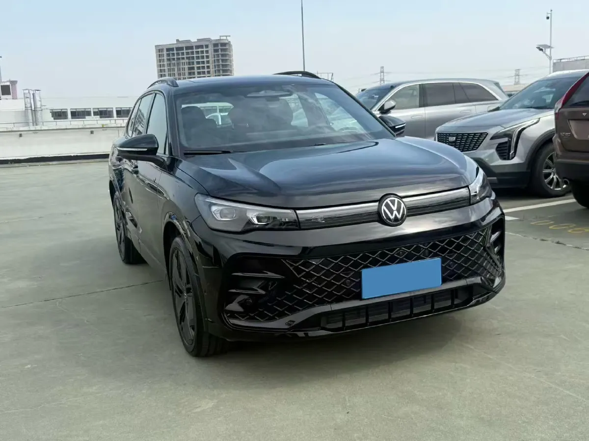 2024 Volkswagen Tiguan L 2.0T 186HP L4 7DCT,autocango,china used car exporter,china ev exporter,chinese used car exporter,chinese used ev exporter