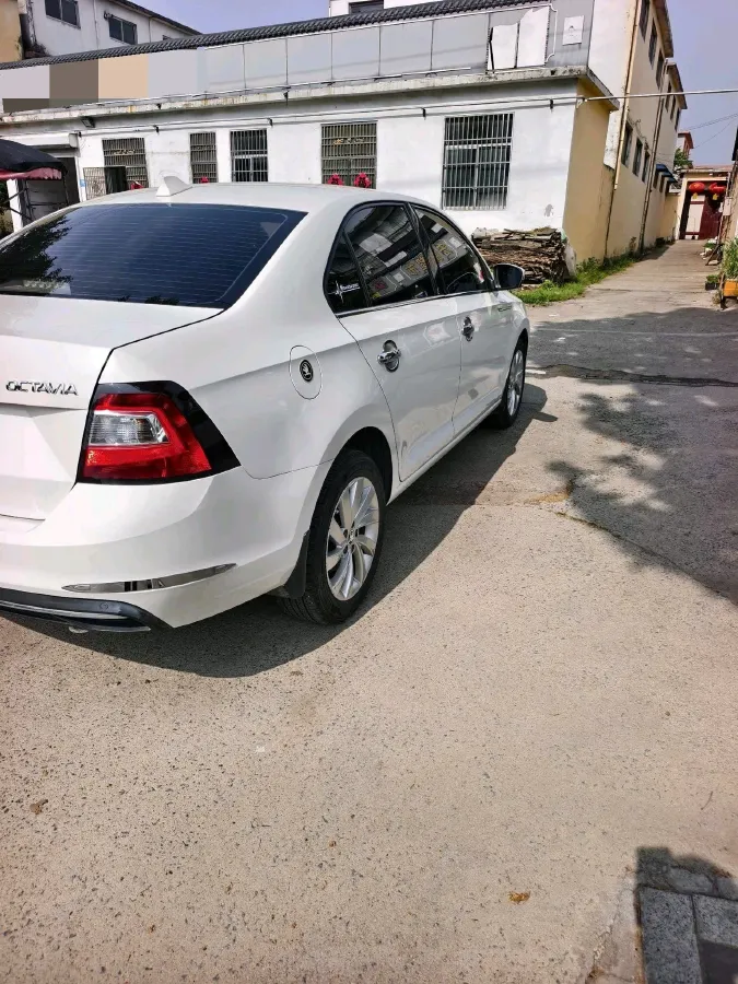 2018 Skoda Rapid 1.6L 110HP L4 6AT,autocango,china used car exporter,china ev exporter,chinese used car exporter,chinese used ev exporter