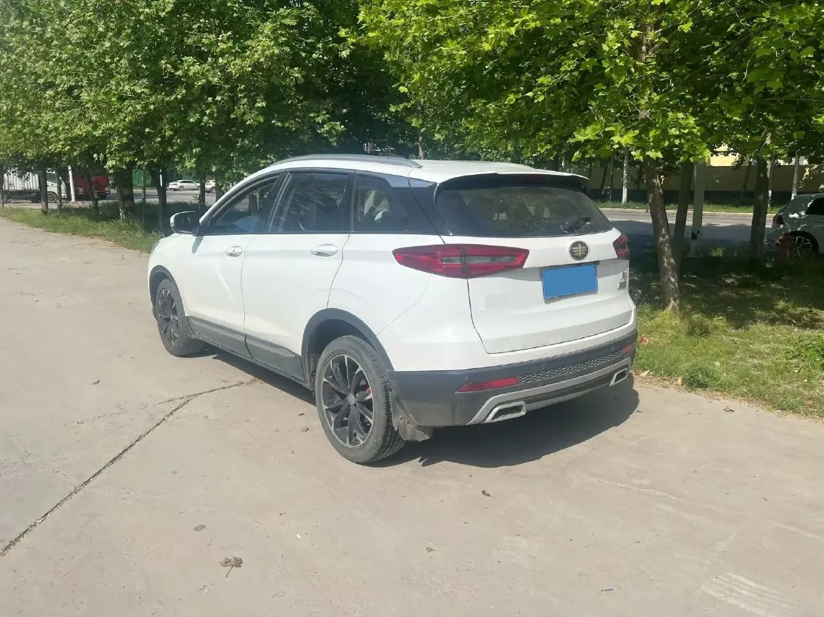 2018 FAW Senia R9 1.2T 143HP L4 5MT,autocango,china used car exporter,china ev exporter,chinese used car exporter,chinese used ev exporter
