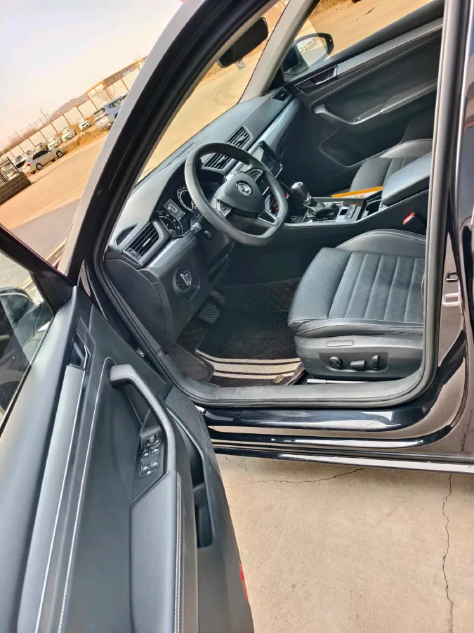 2019 Skoda Superb 1.4T 150HP L4 7DCT,autocango,china used car exporter,china ev exporter,chinese used car exporter,chinese used ev exporter