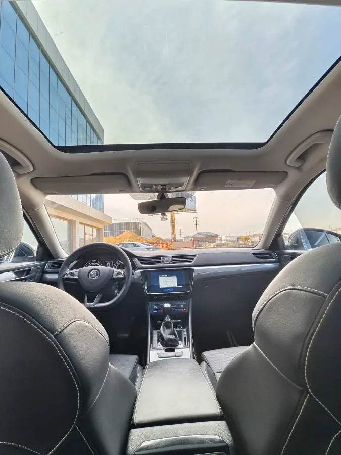 2019 Skoda Superb 1.4T 150HP L4 7DCT,autocango,china used car exporter,china ev exporter,chinese used car exporter,chinese used ev exporter