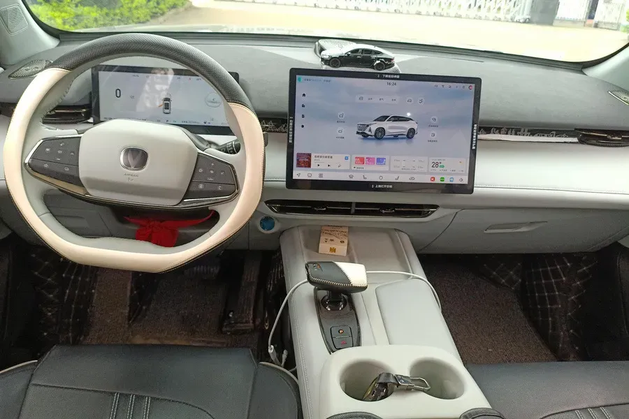 2024 ChangAn UNI-Z 1.5L 98HP L4 E-CVT PHEV 18.4KWH,autocango,china used car exporter,china ev exporter,chinese used car exporter,chinese used ev exporter