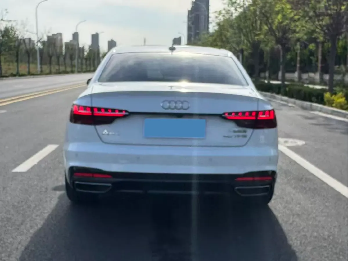 2024 Audi A4L 2.0T 190HP L4 7DCT,autocango,china used car exporter,china ev exporter,chinese used car exporter,chinese used ev exporter