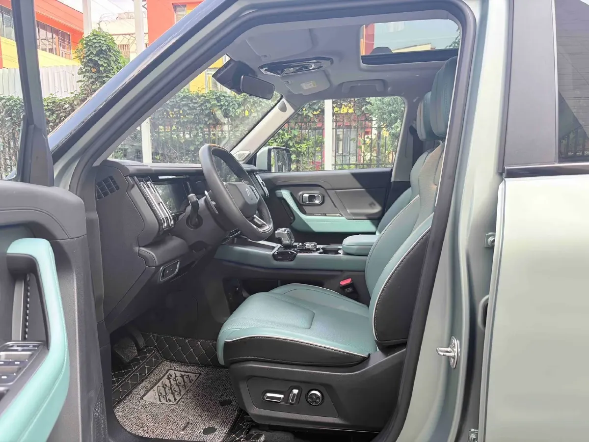 2025 Jetour Traveller 2.0T 254HP L4 7DCT,autocango,china used car exporter,china ev exporter,chinese used car exporter,chinese used ev exporter