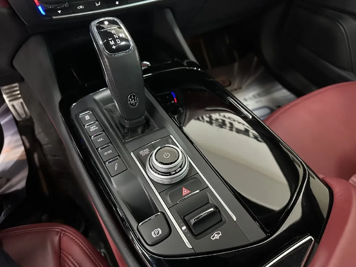 2021 Maserati Levante 3.0T 350HP V6 8AT,autocango,china used car exporter,china ev exporter,chinese used car exporter,chinese used ev exporter