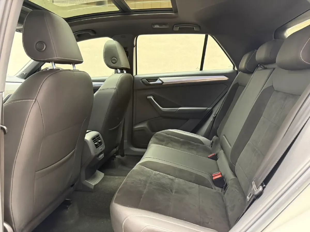 2022 Volkswagen T-Roc 1.4T 150HP L4 7DCT,autocango,china used car exporter,china ev exporter,chinese used car exporter,chinese used ev exporter