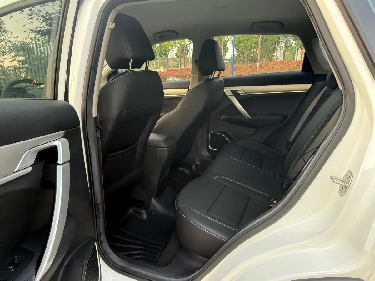 2025 Geely Coolray 1.5L 126HP L4 5MT,autocango,china used car exporter,china ev exporter,chinese used car exporter,chinese used ev exporter