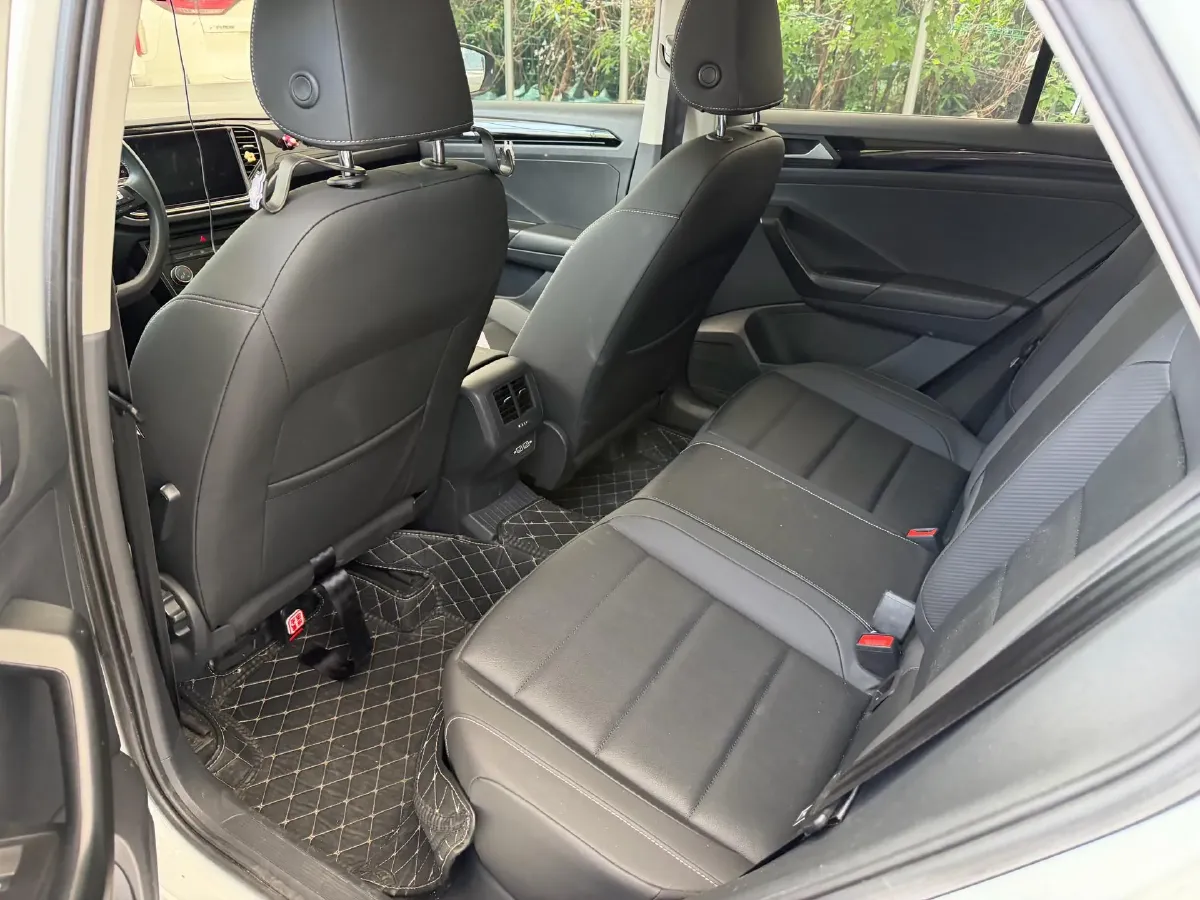 2020 Volkswagen T-Roc 1.4T 150HP L4 7DCT,autocango,china used car exporter,china ev exporter,chinese used car exporter,chinese used ev exporter