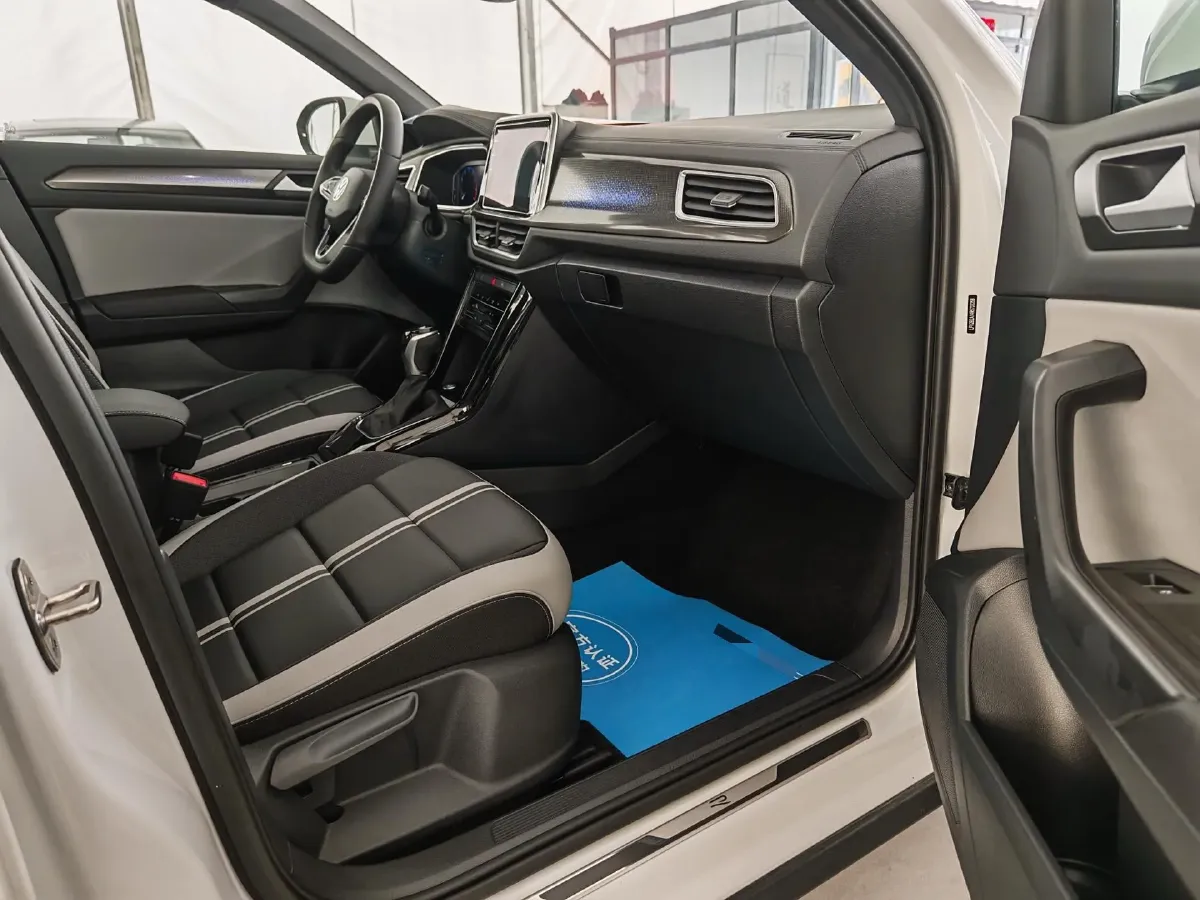 2024 Volkswagen T-Roc 1.5T 160HP L4 7DCT,autocango,china used car exporter,china ev exporter,chinese used car exporter,chinese used ev exporter