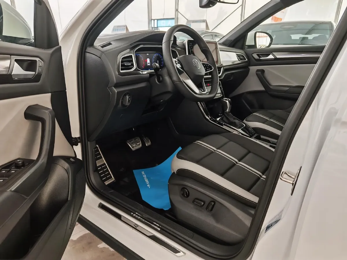 2024 Volkswagen T-Roc 1.5T 160HP L4 7DCT,autocango,china used car exporter,china ev exporter,chinese used car exporter,chinese used ev exporter