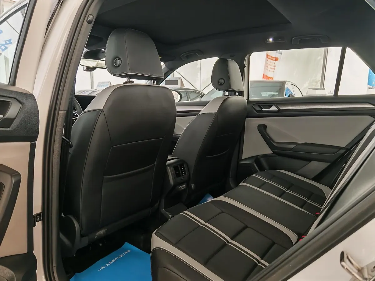 2024 Volkswagen T-Roc 1.5T 160HP L4 7DCT,autocango,china used car exporter,china ev exporter,chinese used car exporter,chinese used ev exporter