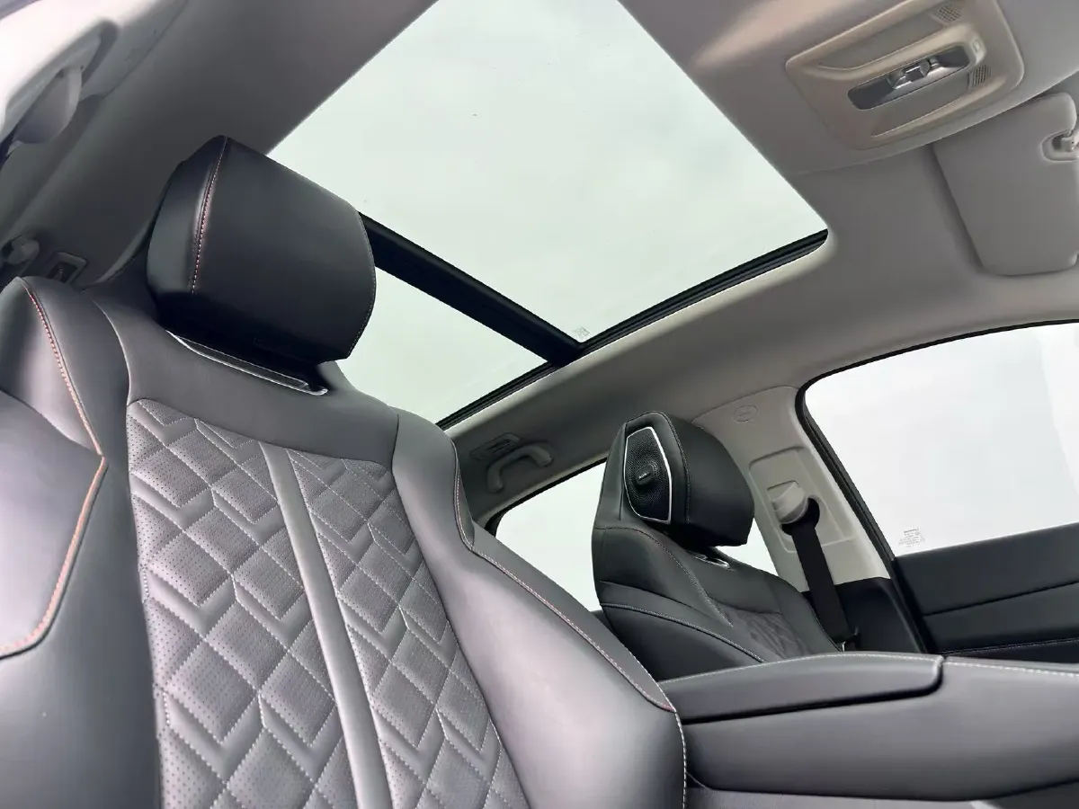 2021 ChangAn UNI-K 2.0T 233HP L4 8AT,autocango,china used car exporter,china ev exporter,chinese used car exporter,chinese used ev exporter