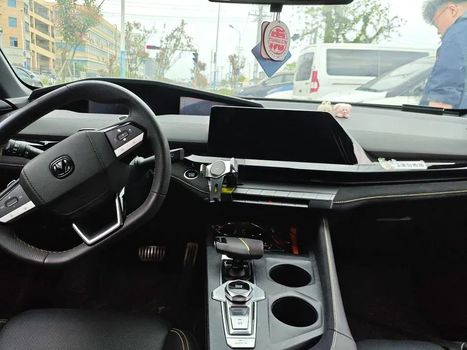 2022 ChangAn UNI-V 1.5T 188HP L4 7DCT,autocango,china used car exporter,china ev exporter,chinese used car exporter,chinese used ev exporter