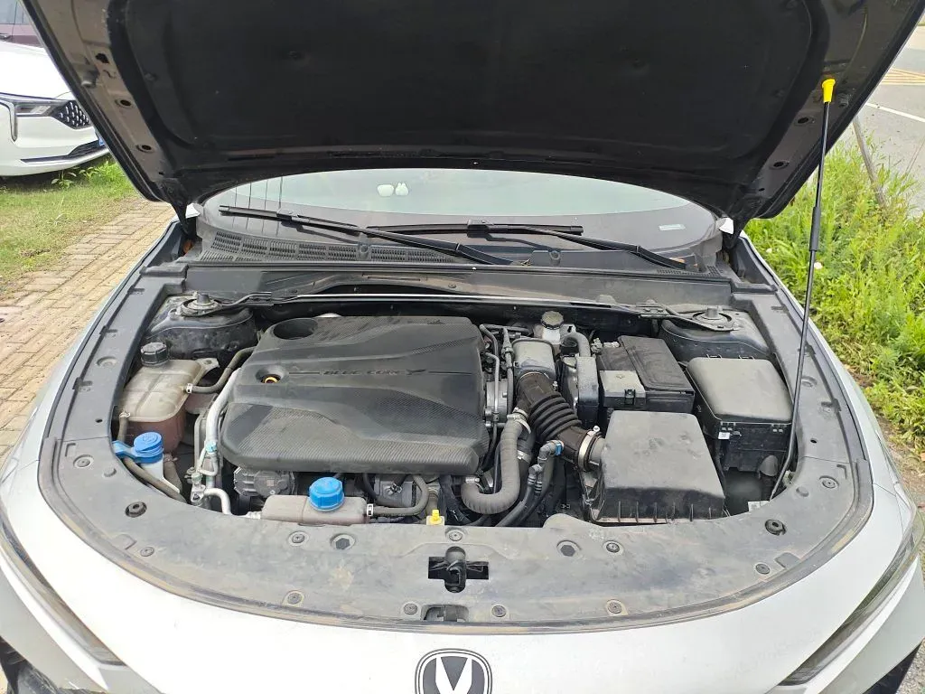 2022 ChangAn UNI-V 1.5T 188HP L4 7DCT,autocango,china used car exporter,china ev exporter,chinese used car exporter,chinese used ev exporter